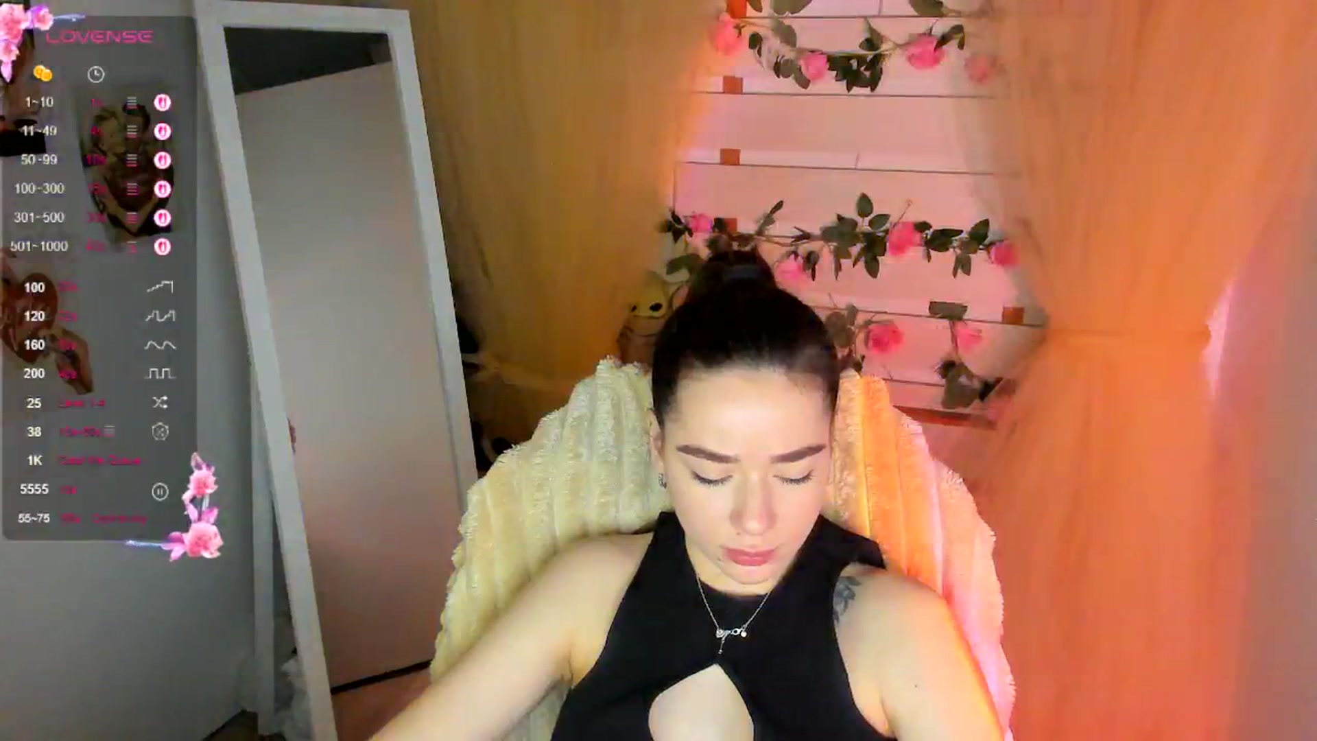 Gallery image thumbnail from KiraLove's myfreecams stream on, 05/03/2026, 11:31 image 17 of 20