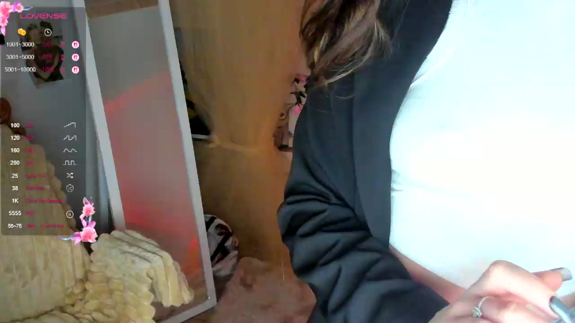 Gallery image thumbnail from KiraLove's myfreecams stream on, 05/11/2026, 09:25 image 16 of 20