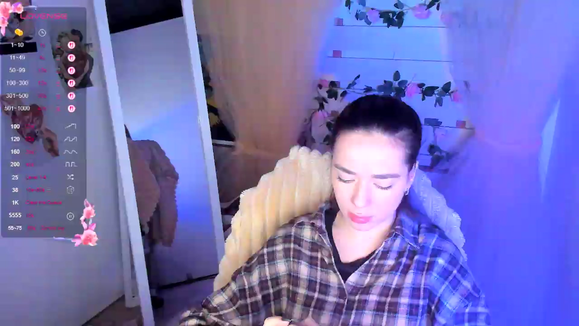 Gallery image thumbnail from KiraLove's myfreecams stream on, 05/15/2026, 09:52 image 4 of 20