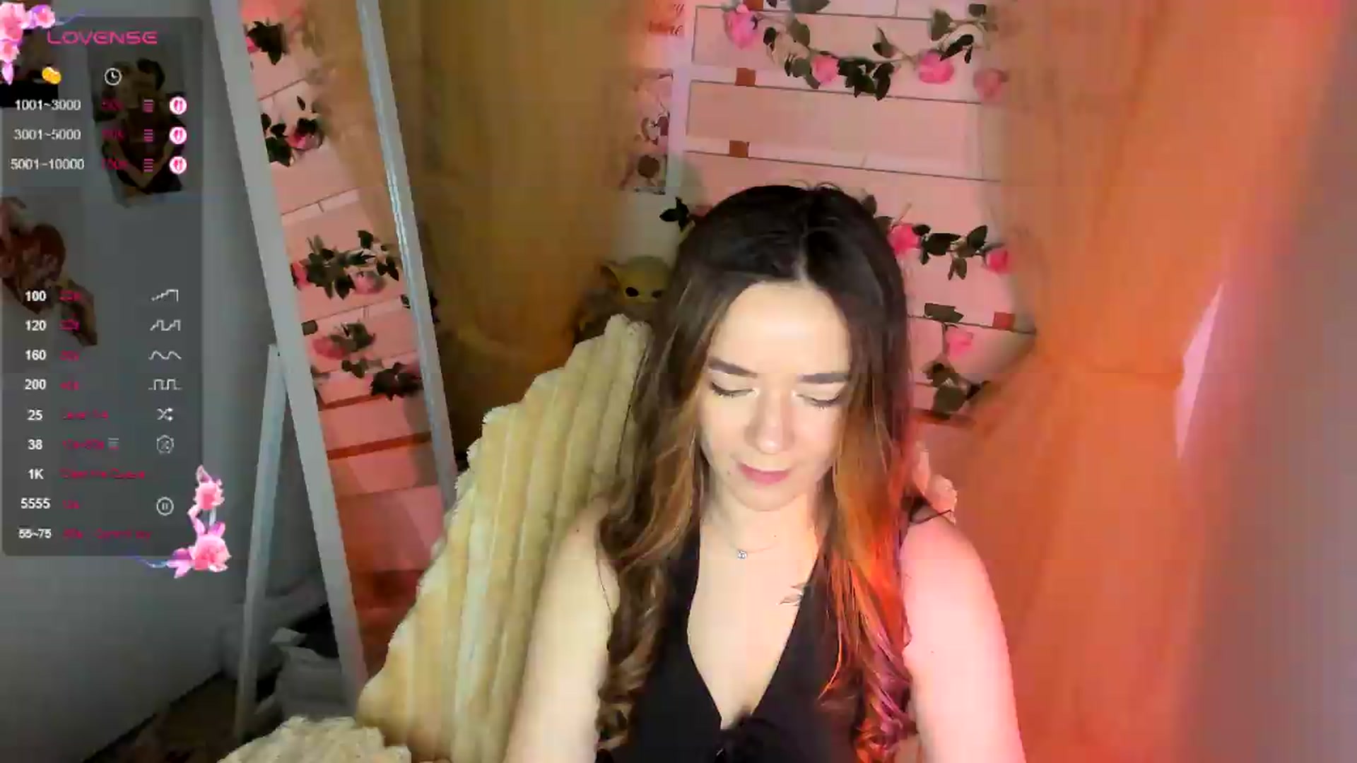 Gallery image thumbnail from KiraLove's myfreecams stream on, 05/19/2026, 09:42 image 1 of 20