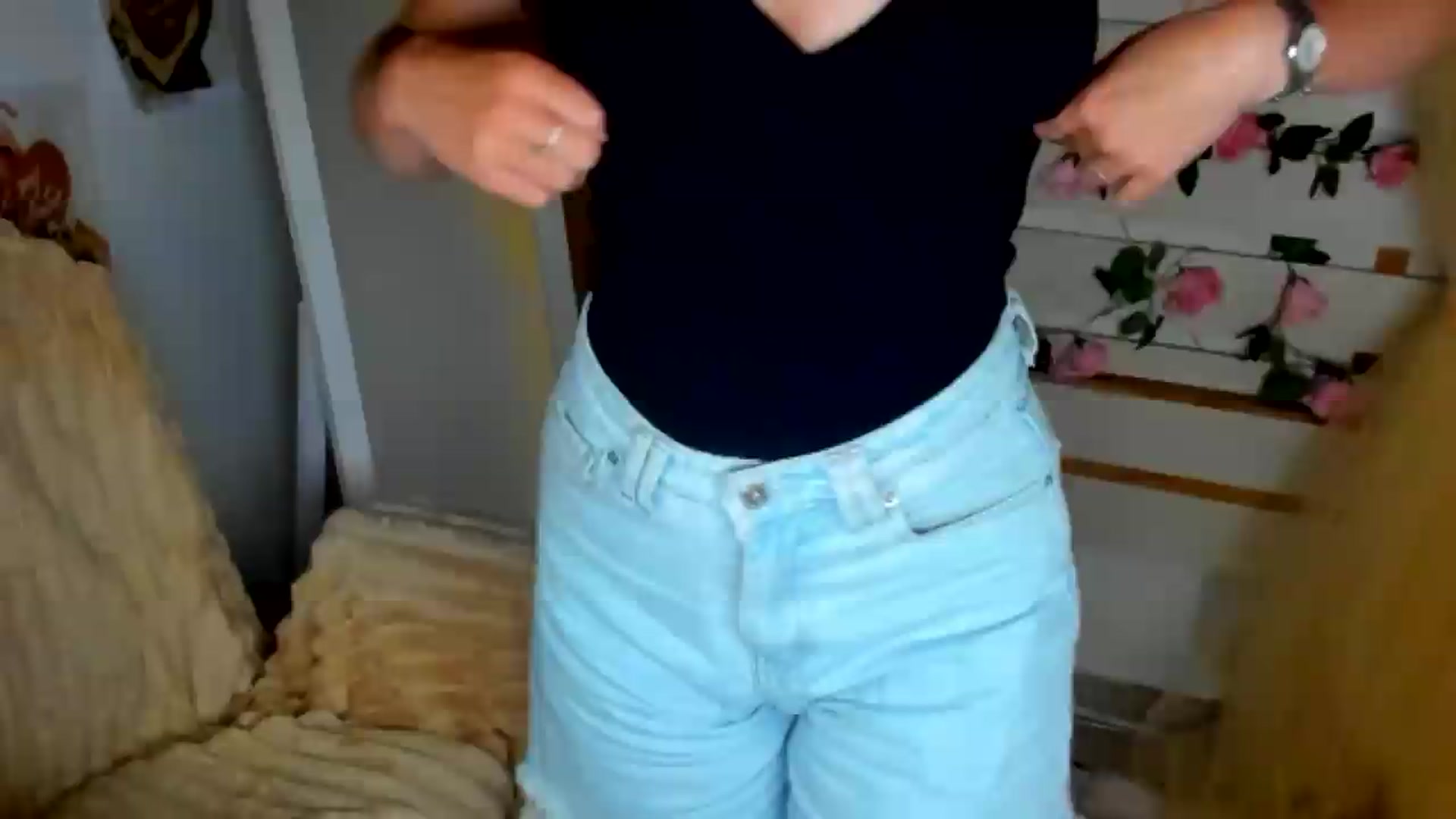 Gallery image thumbnail from KiraLove's myfreecams stream on, 06/20/2026, 10:09 image 16 of 20