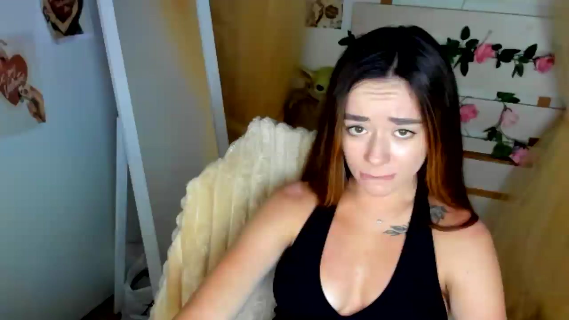 Gallery image thumbnail from KiraLove's myfreecams stream on, 06/20/2026, 10:09 image 8 of 20