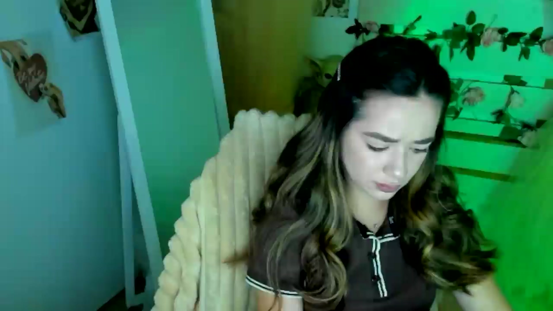 Gallery image thumbnail from KiraLove's myfreecams stream on, 06/23/2026, 07:28 image 6 of 20
