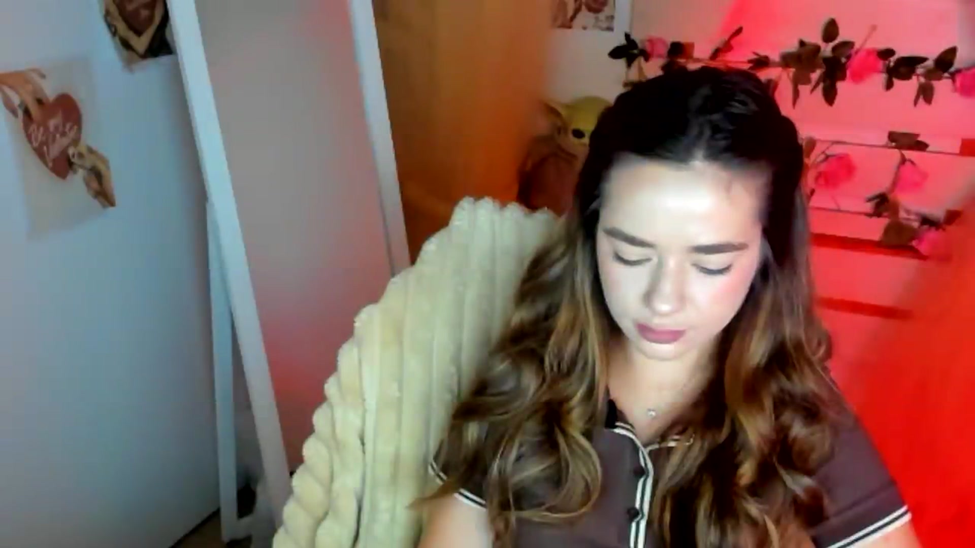 Gallery image thumbnail from KiraLove's myfreecams stream on, 06/23/2026, 07:28 image 15 of 20
