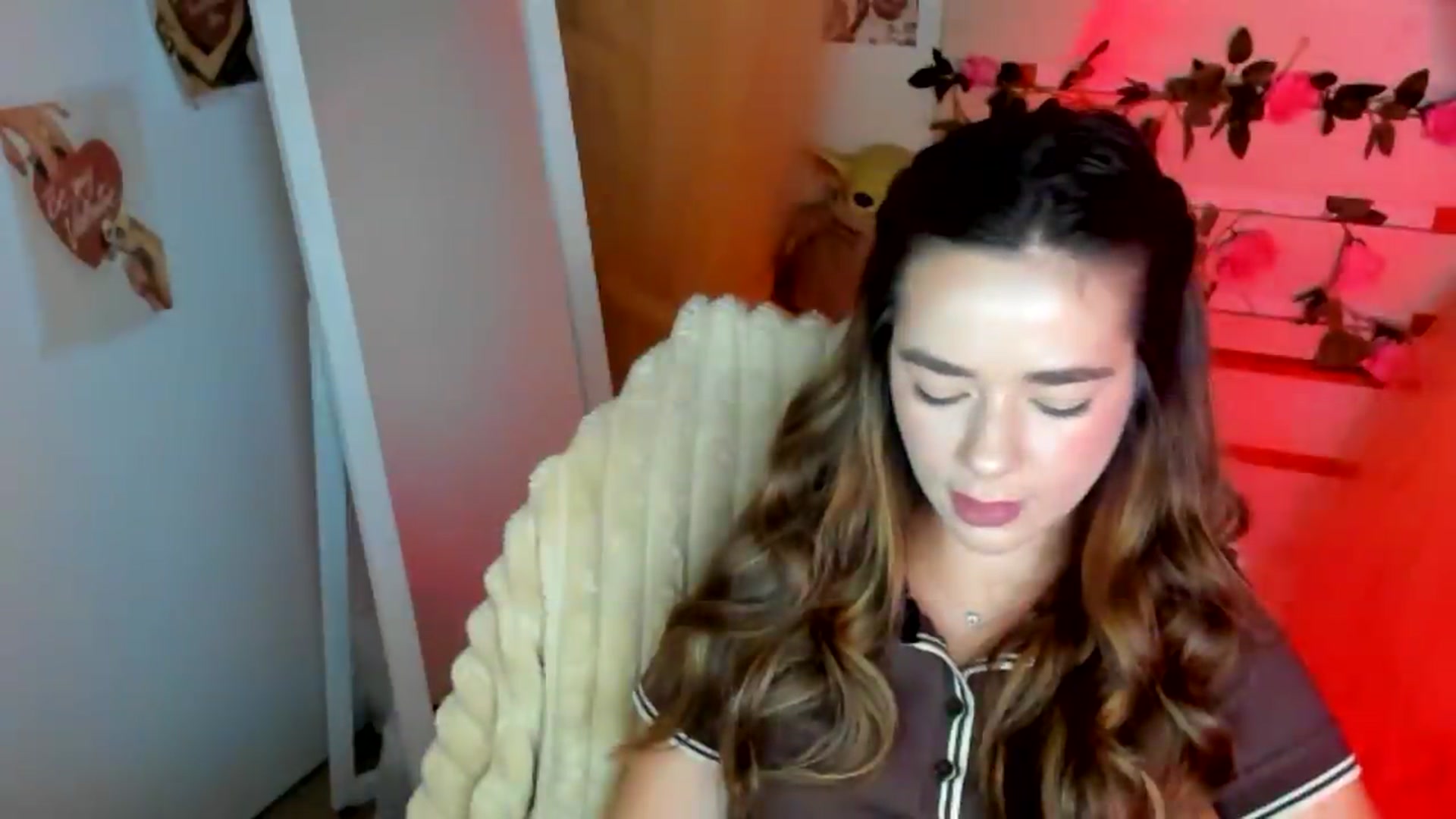 Gallery image thumbnail from KiraLove's myfreecams stream on, 06/23/2026, 07:28 image 17 of 20