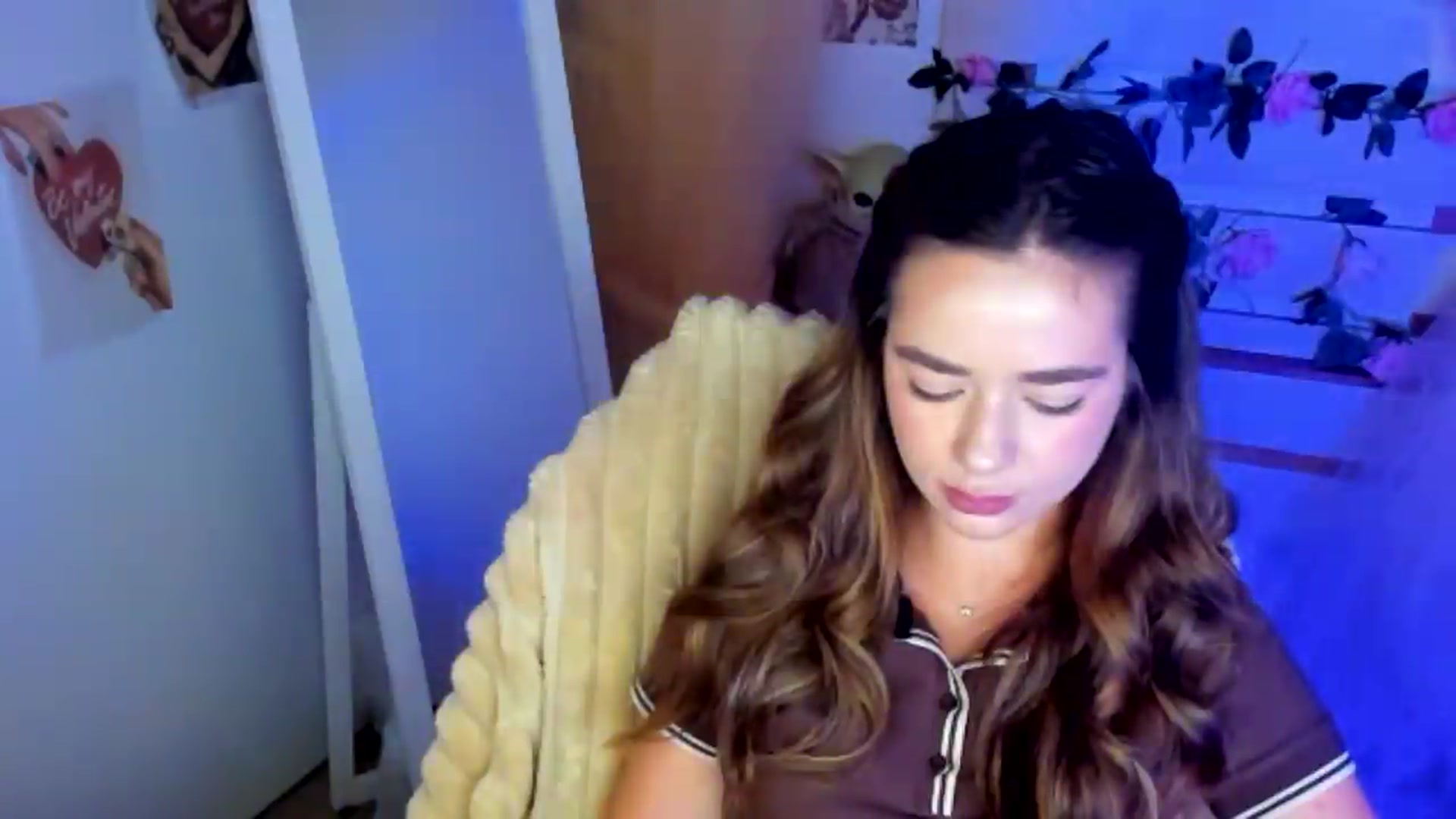 Gallery image thumbnail from KiraLove's myfreecams stream on, 06/23/2026, 07:28 image 18 of 20