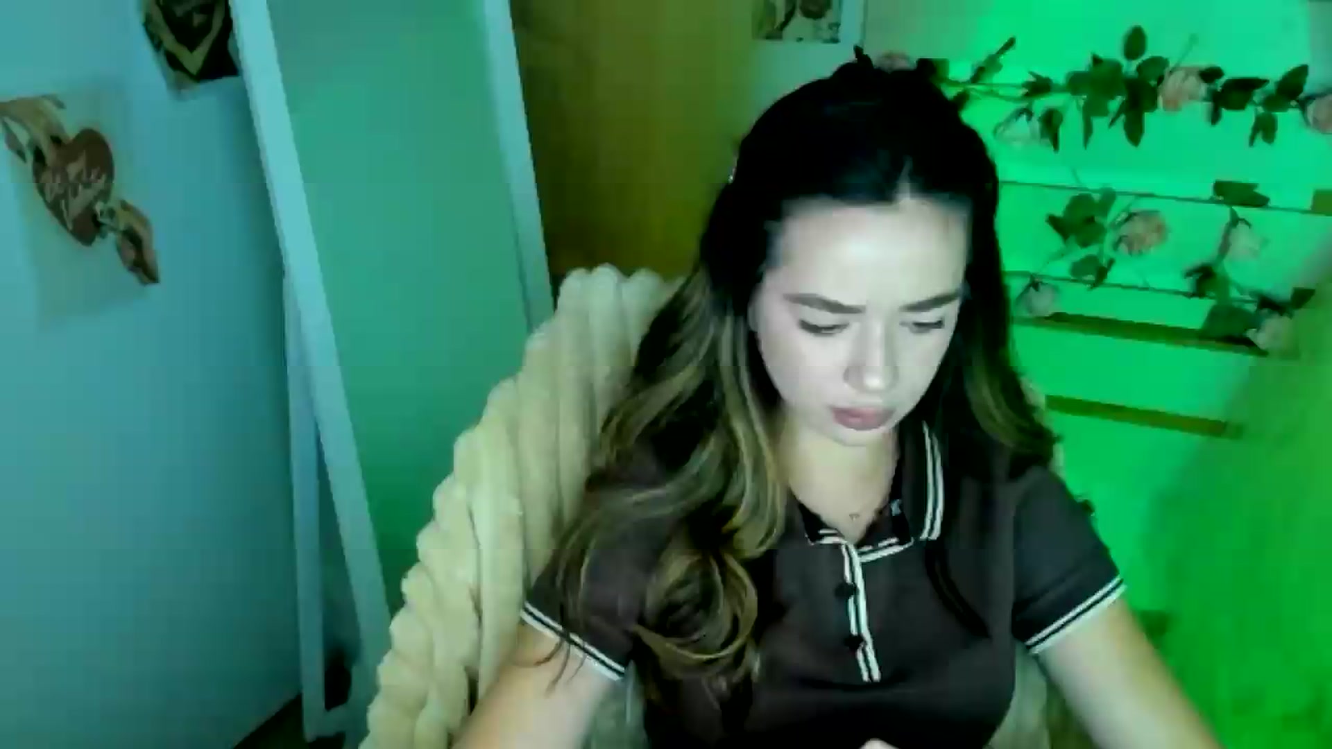 Gallery image thumbnail from KiraLove's myfreecams stream on, 06/23/2026, 07:28 image 4 of 20