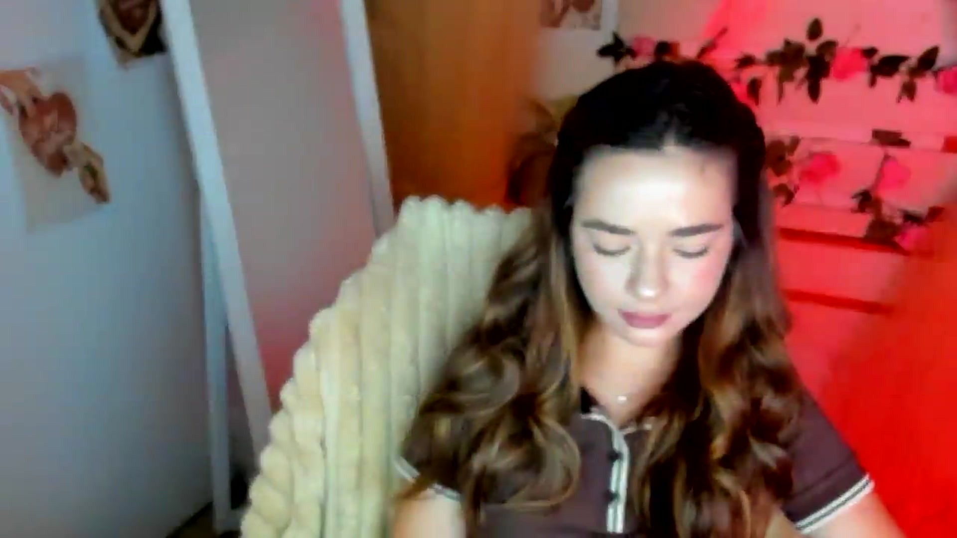 Gallery image thumbnail from KiraLove's myfreecams stream on, 06/23/2026, 07:28 image 19 of 20