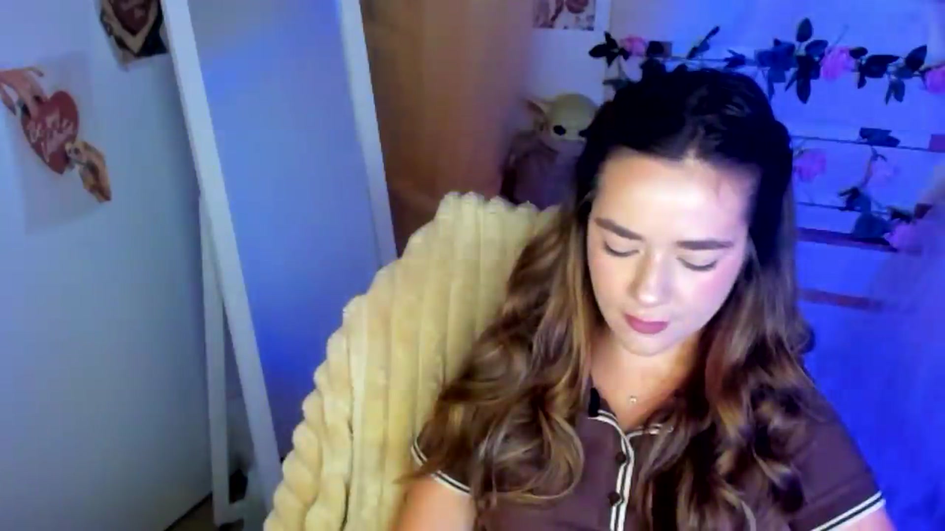 Gallery image thumbnail from KiraLove's myfreecams stream on, 06/23/2026, 07:28 image 16 of 20