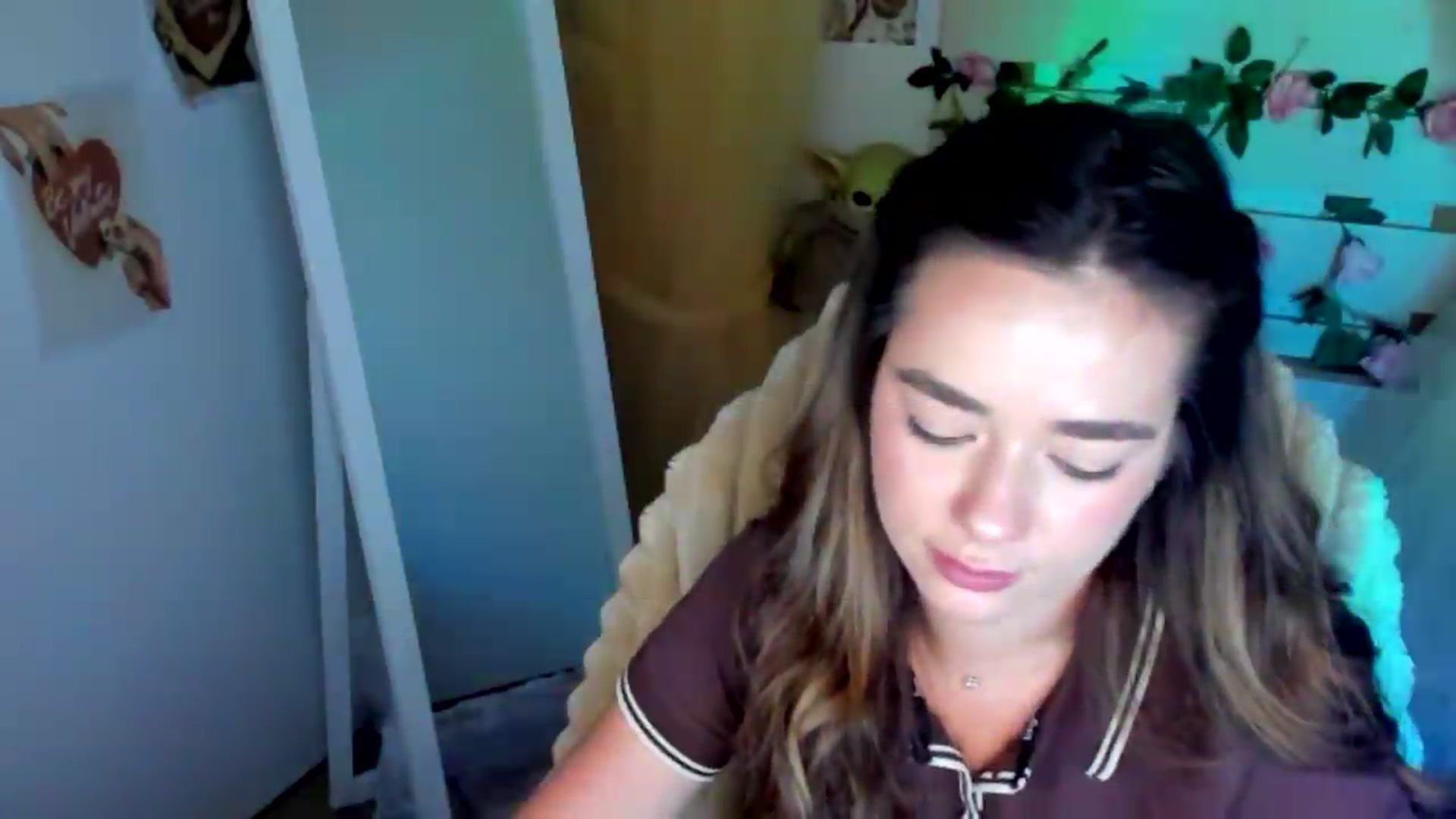 Gallery image thumbnail from KiraLove's myfreecams stream on, 06/23/2026, 10:11 image 18 of 20