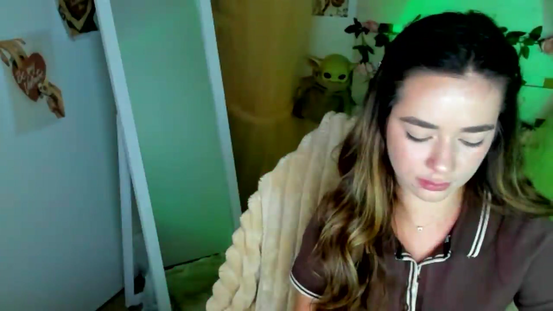 Gallery image thumbnail from KiraLove's myfreecams stream on, 06/23/2026, 10:11 image 14 of 20