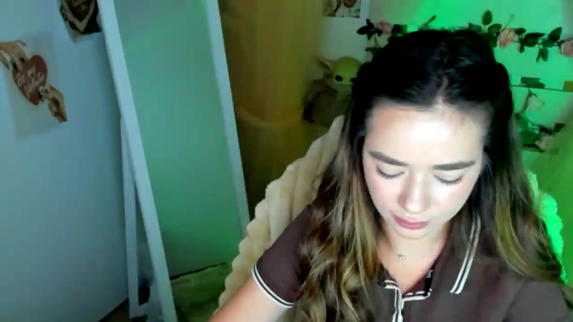 Gallery image thumbnail from KiraLove's myfreecams stream on, 06/23/2026, 10:11 image 16 of 20