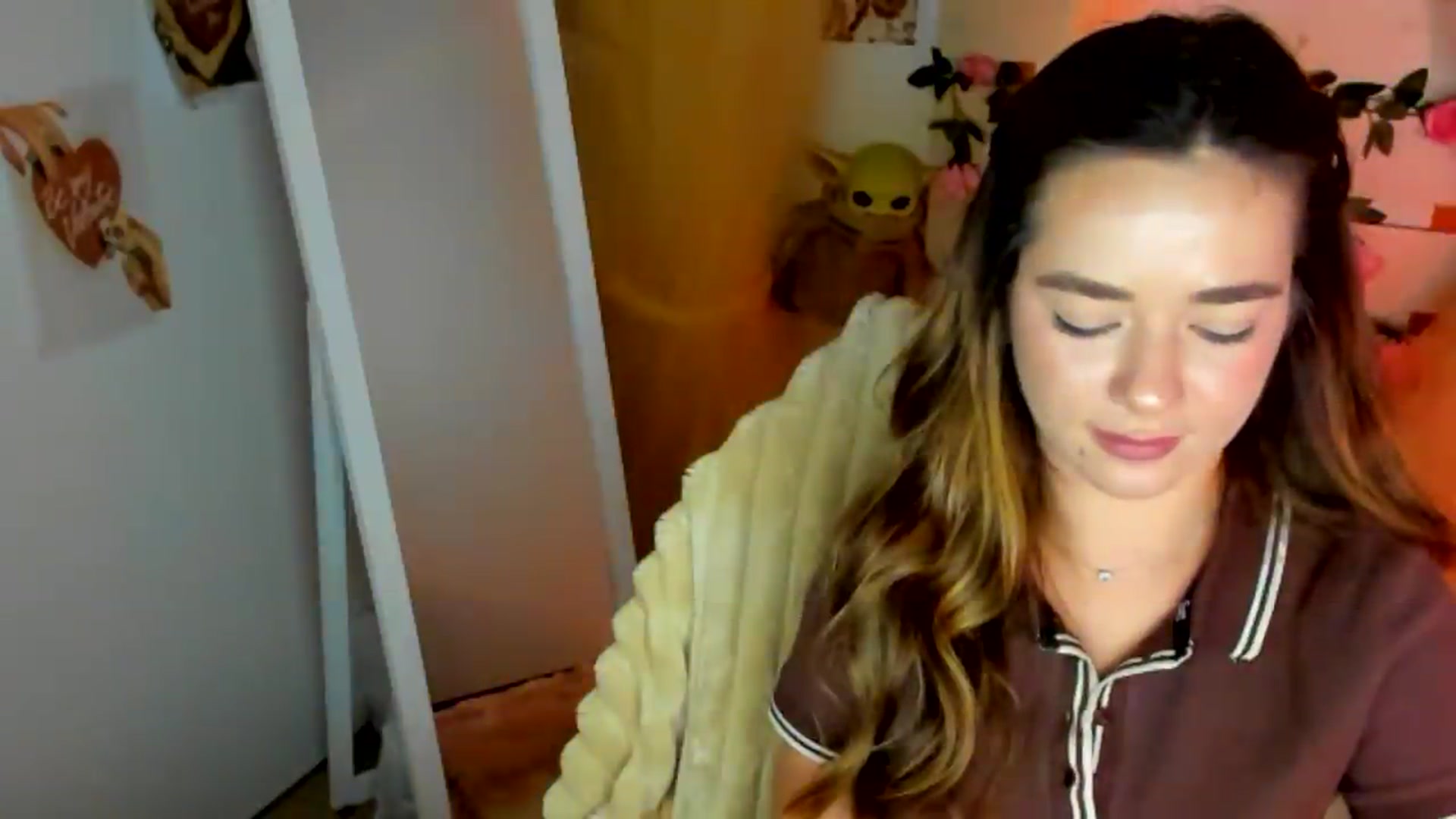 Gallery image thumbnail from KiraLove's myfreecams stream on, 06/23/2026, 10:11 image 13 of 20