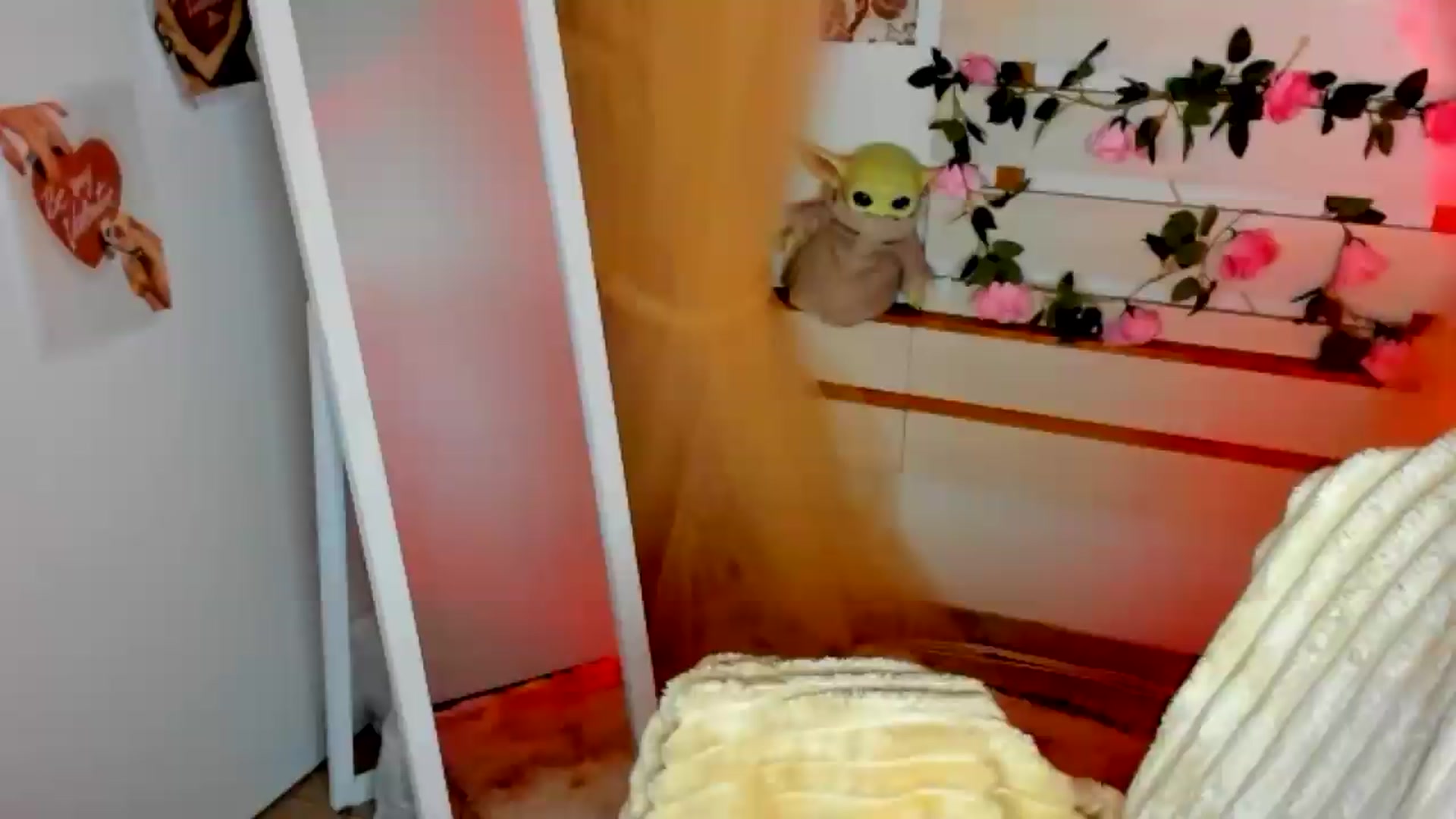 Gallery image thumbnail from KiraLove's myfreecams stream on, 06/23/2026, 10:11 image 1 of 20