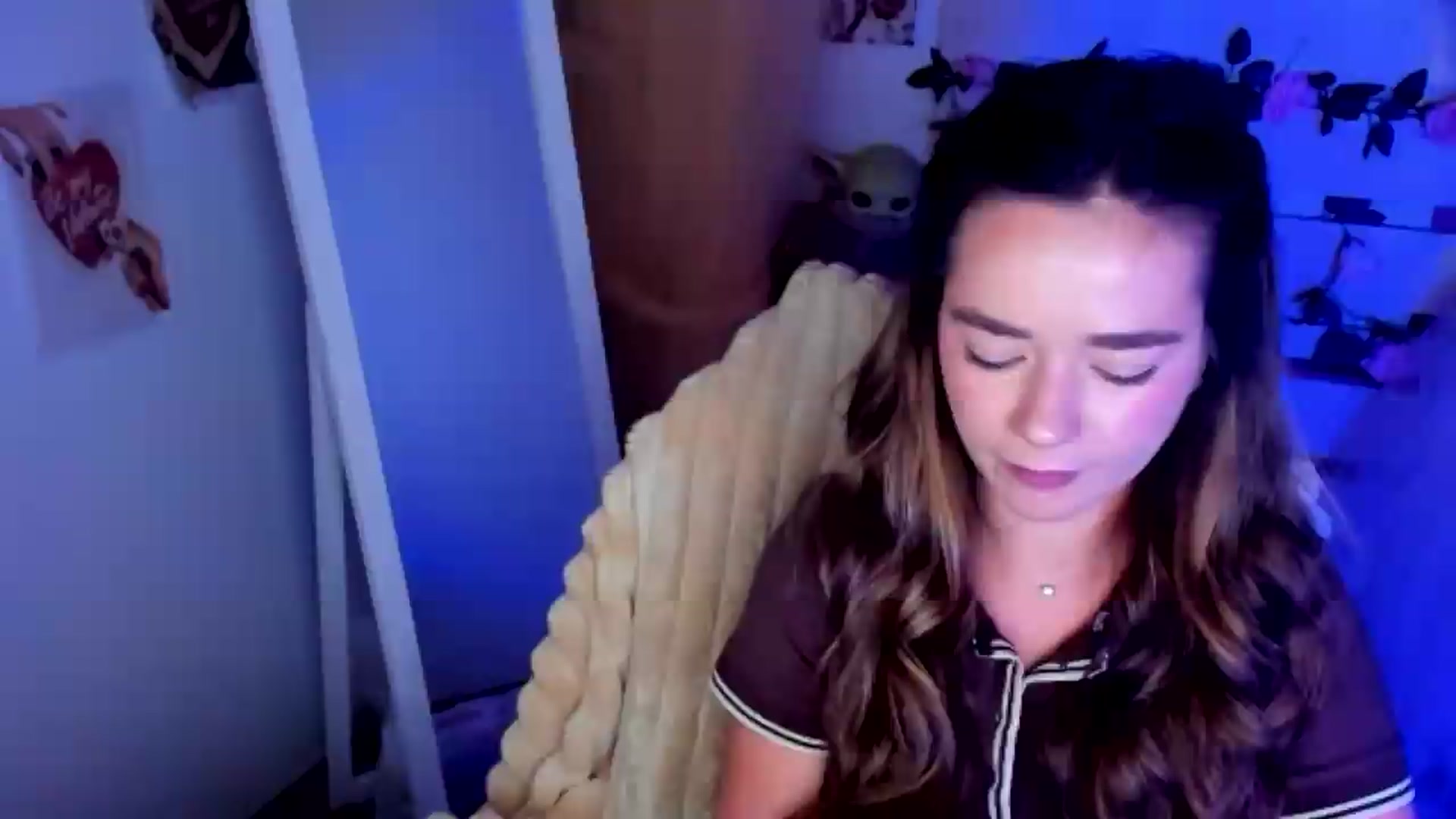 Gallery image thumbnail from KiraLove's myfreecams stream on, 06/23/2026, 10:11 image 2 of 20