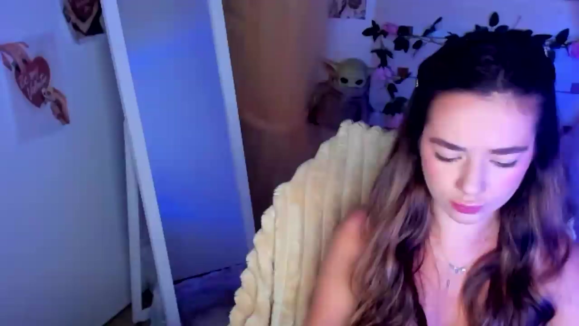 Gallery image thumbnail from KiraLove's myfreecams stream on, 06/24/2026, 07:25 image 2 of 20