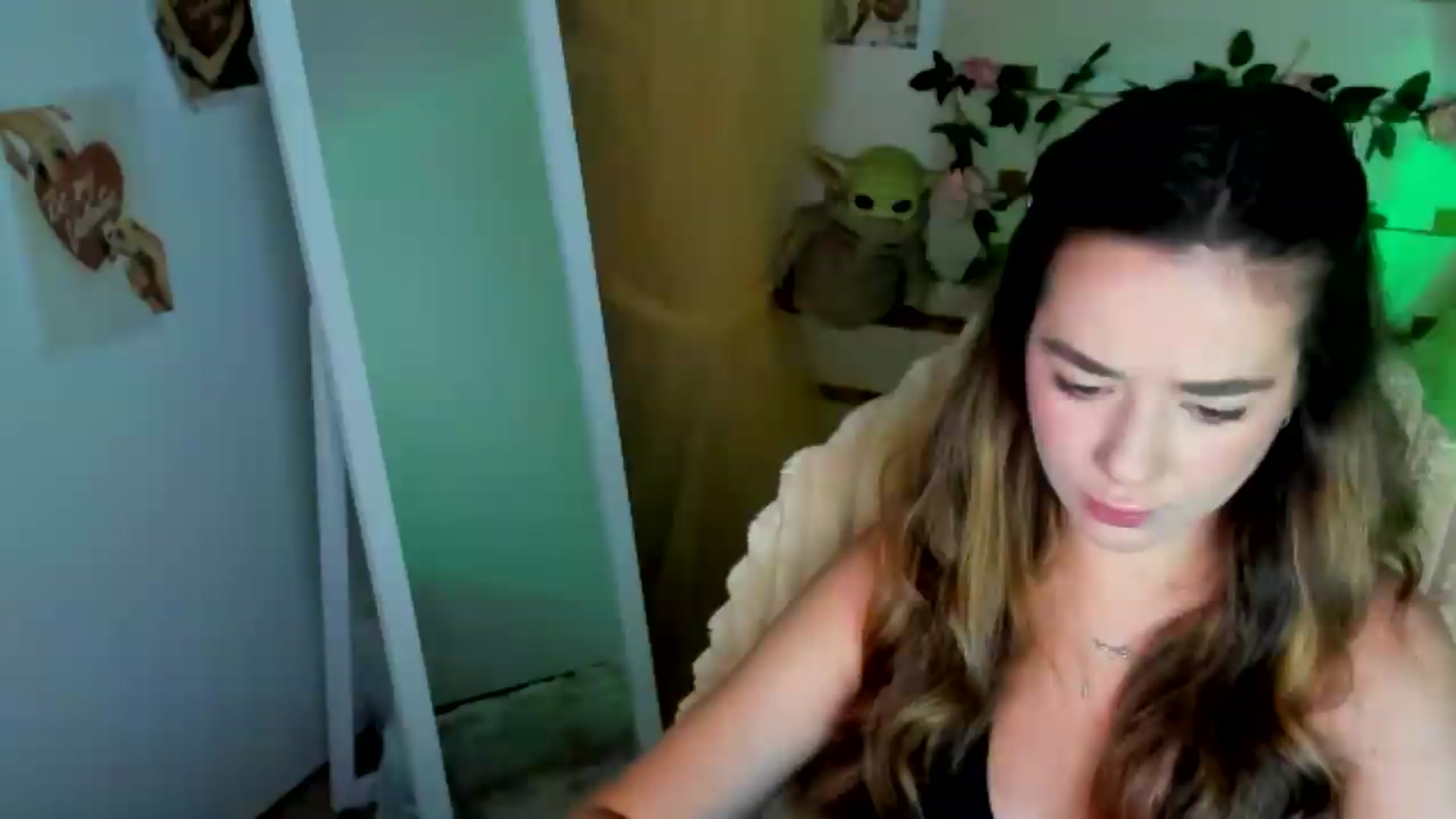 Gallery image thumbnail from KiraLove's myfreecams stream on, 06/24/2026, 07:25 image 4 of 20