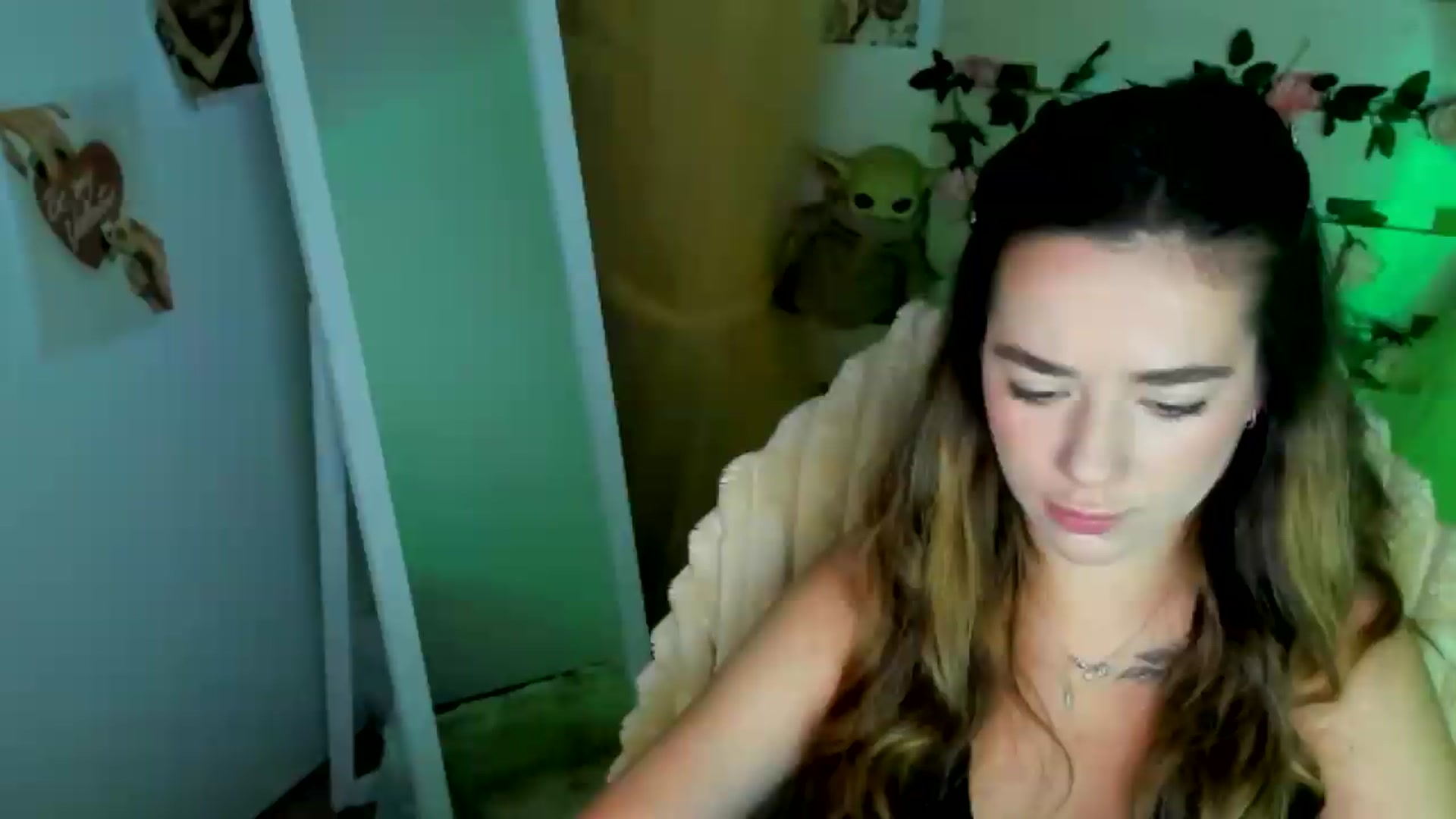 Gallery image thumbnail from KiraLove's myfreecams stream on, 06/24/2026, 07:25 image 6 of 20