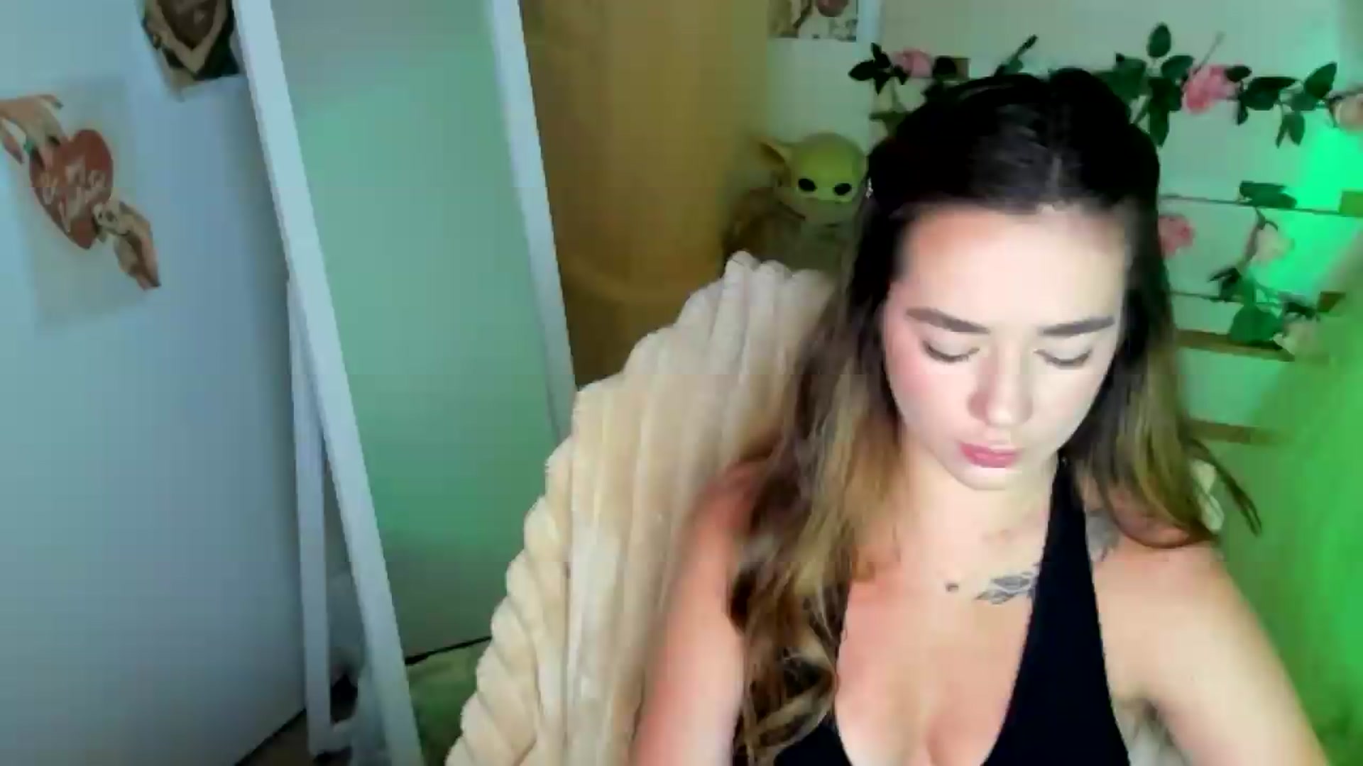 Gallery image thumbnail from KiraLove's myfreecams stream on, 06/24/2026, 09:25 image 18 of 20