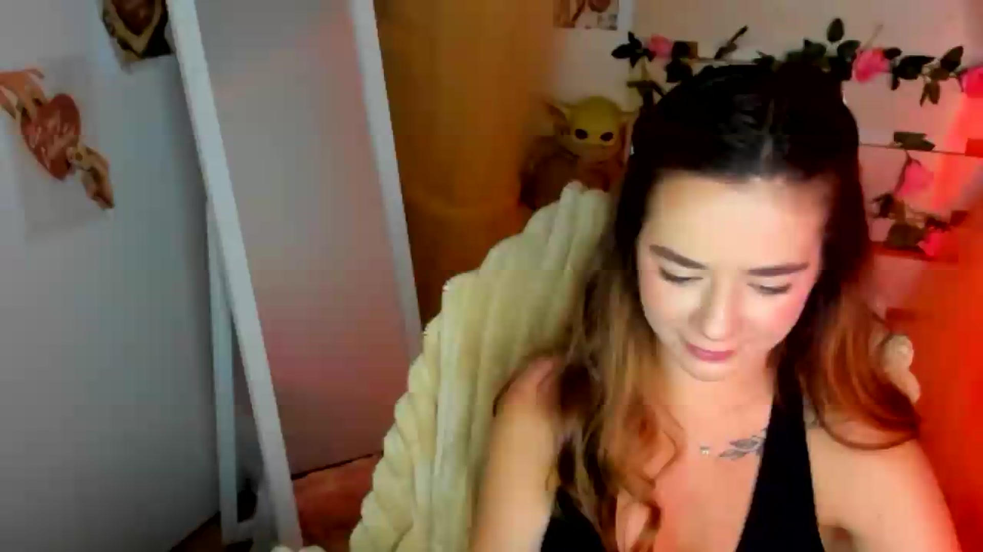 Gallery image thumbnail from KiraLove's myfreecams stream on, 06/24/2026, 09:25 image 5 of 20