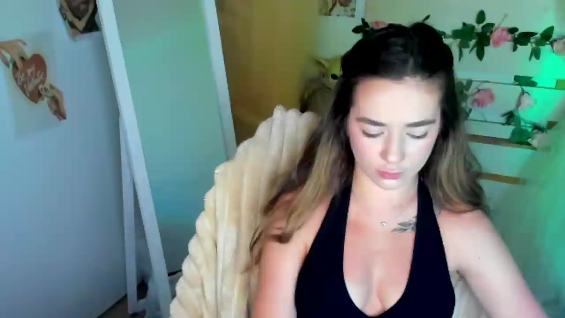 Gallery image thumbnail from KiraLove's myfreecams stream on, 06/24/2026, 09:25 image 10 of 20
