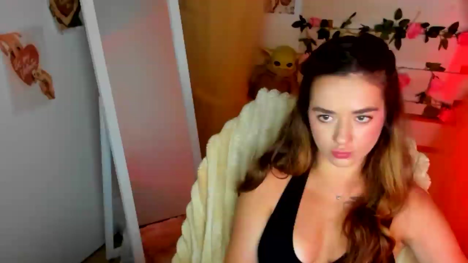Gallery image thumbnail from KiraLove's myfreecams stream on, 06/24/2026, 11:47 image 16 of 20