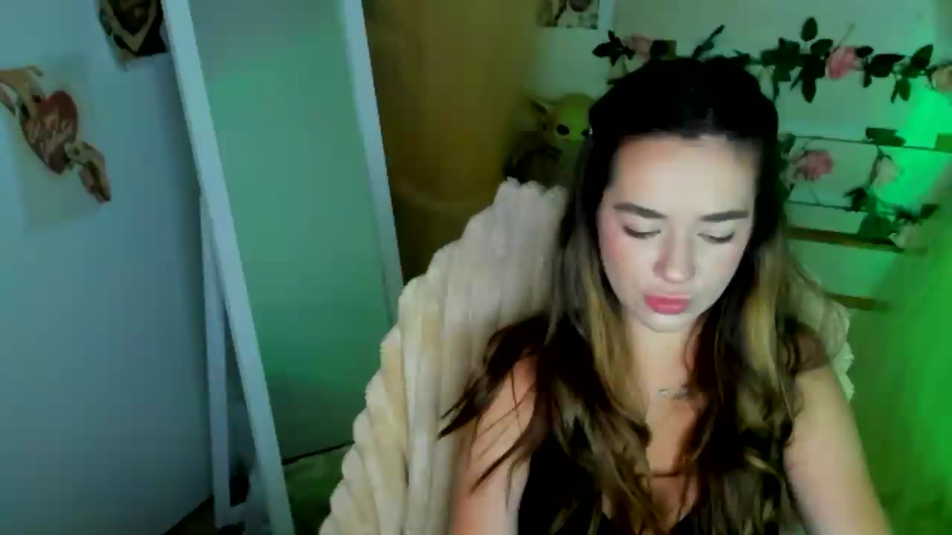 Gallery image thumbnail from KiraLove's myfreecams stream on, 06/24/2026, 11:47 image 10 of 20