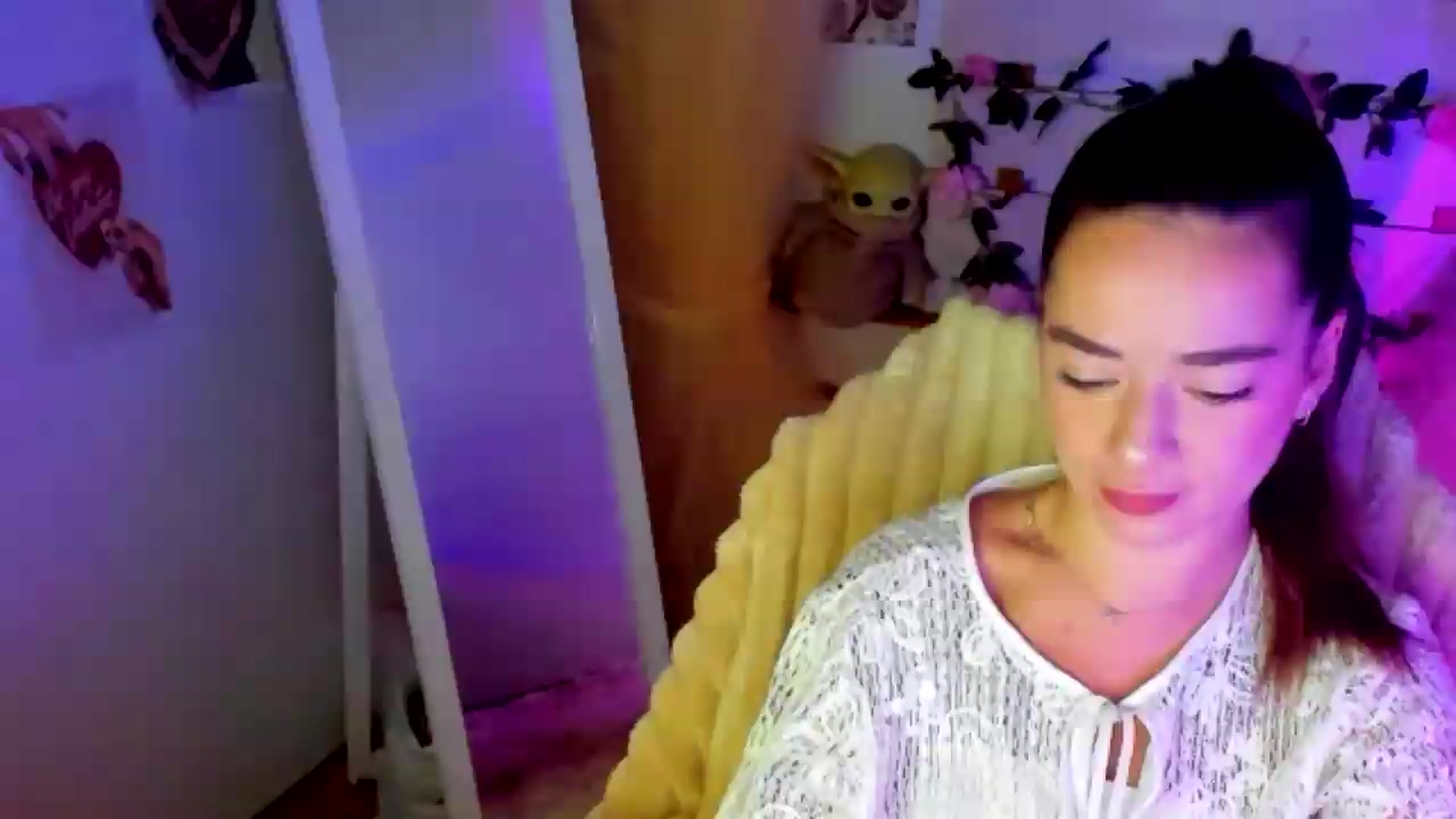 Gallery image thumbnail from KiraLove's myfreecams stream on, 06/25/2026, 06:35 image 15 of 20