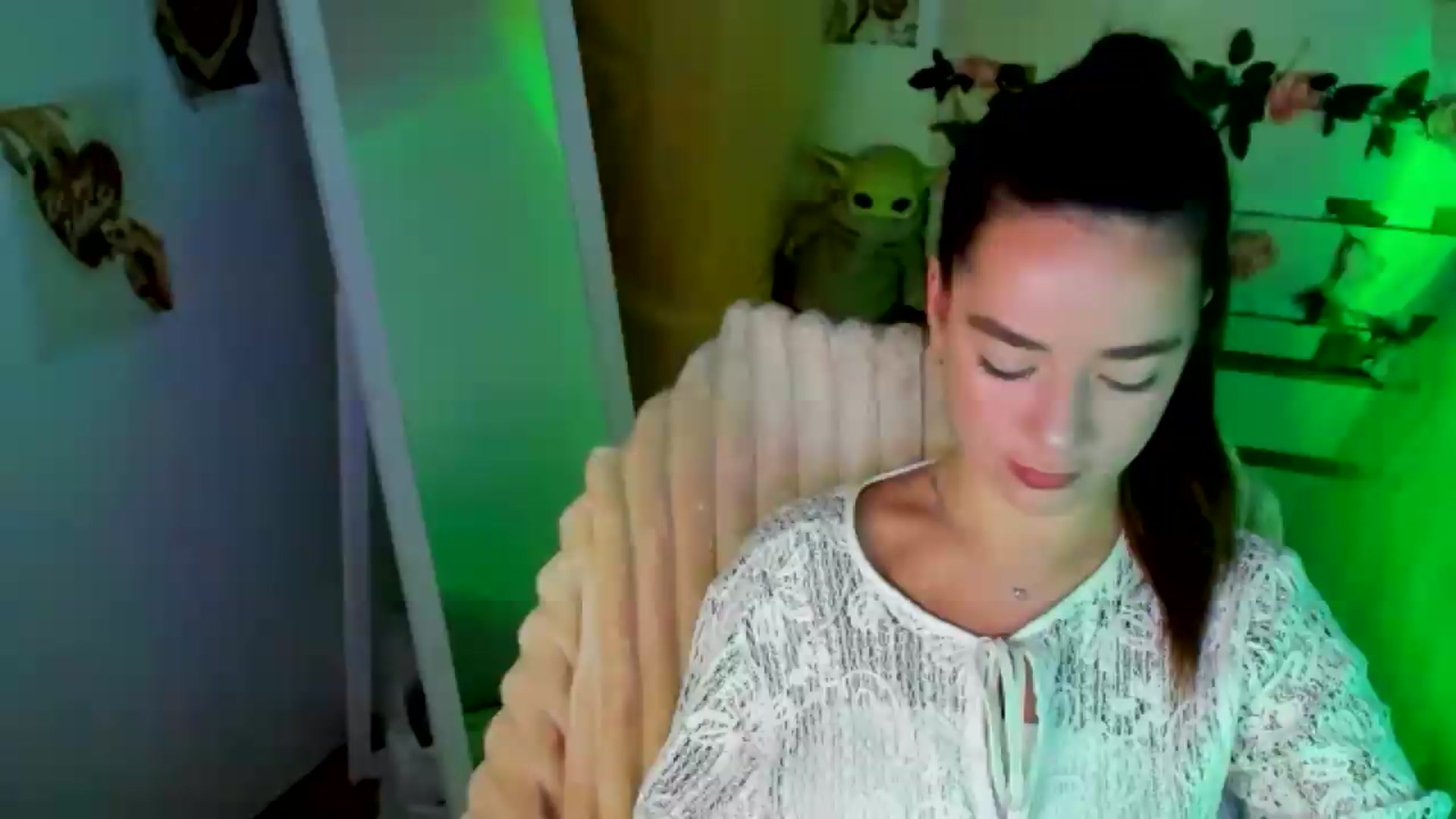 Gallery image thumbnail from KiraLove's myfreecams stream on, 06/25/2026, 06:35 image 1 of 20