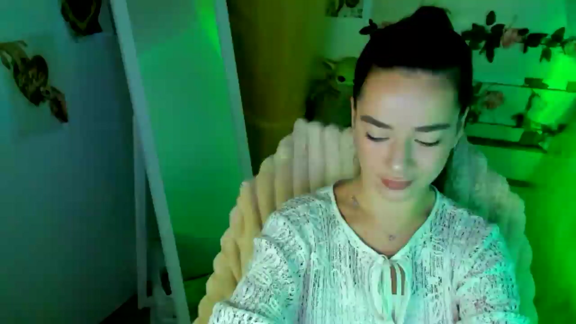Gallery image thumbnail from KiraLove's myfreecams stream on, 06/25/2026, 06:35 image 18 of 20