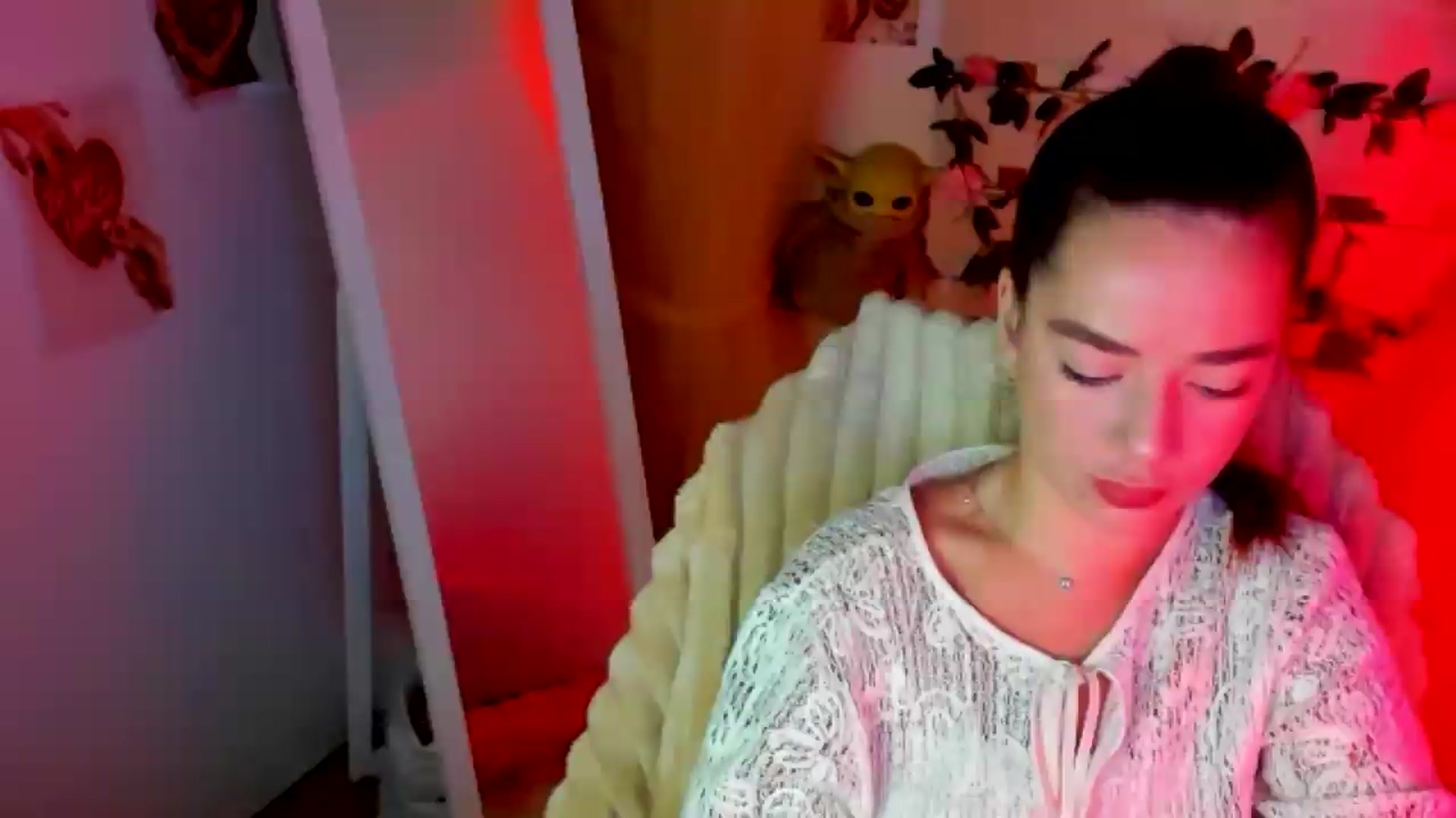Gallery image thumbnail from KiraLove's myfreecams stream on, 06/25/2026, 06:35 image 12 of 20