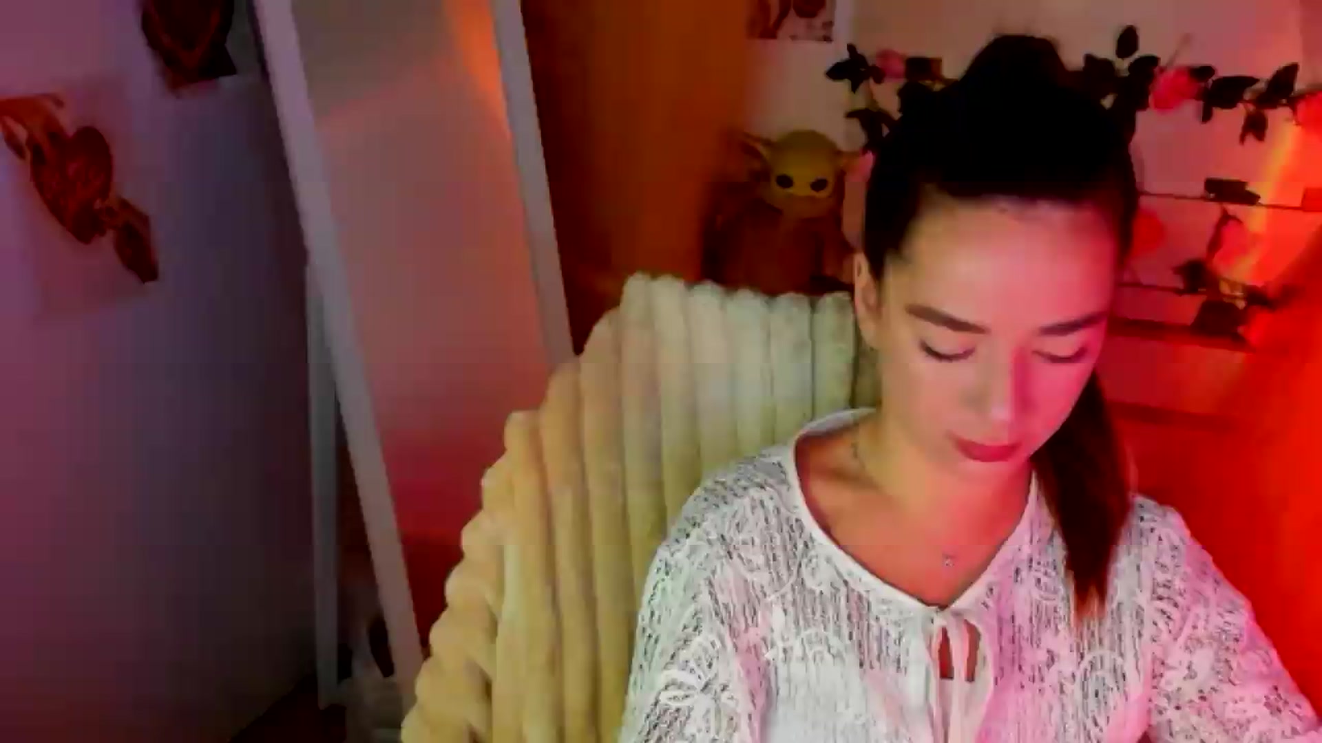 Gallery image thumbnail from KiraLove's myfreecams stream on, 06/25/2026, 06:35 image 2 of 20