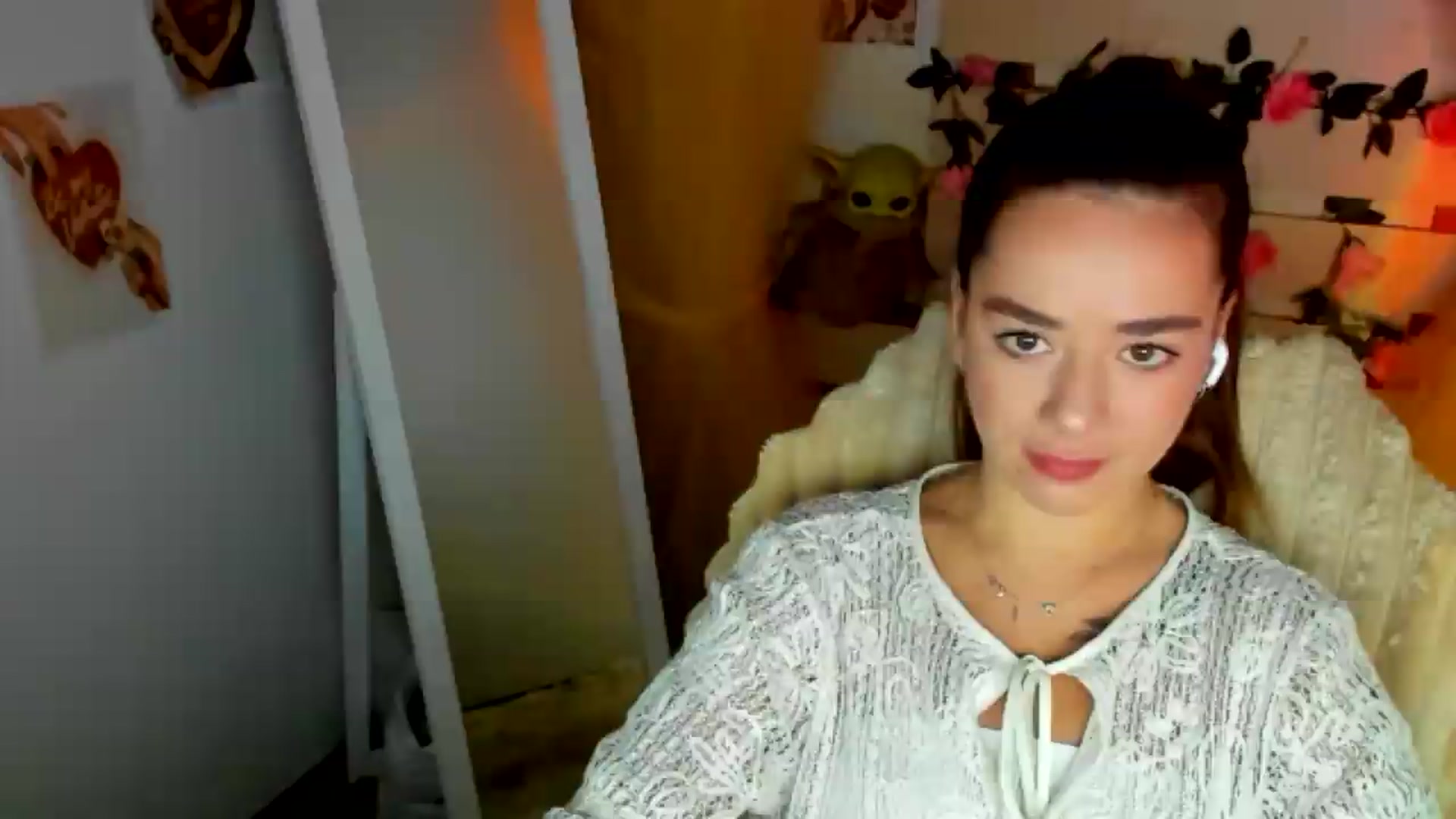 Gallery image thumbnail from KiraLove's myfreecams stream on, 06/25/2026, 08:06 image 4 of 20