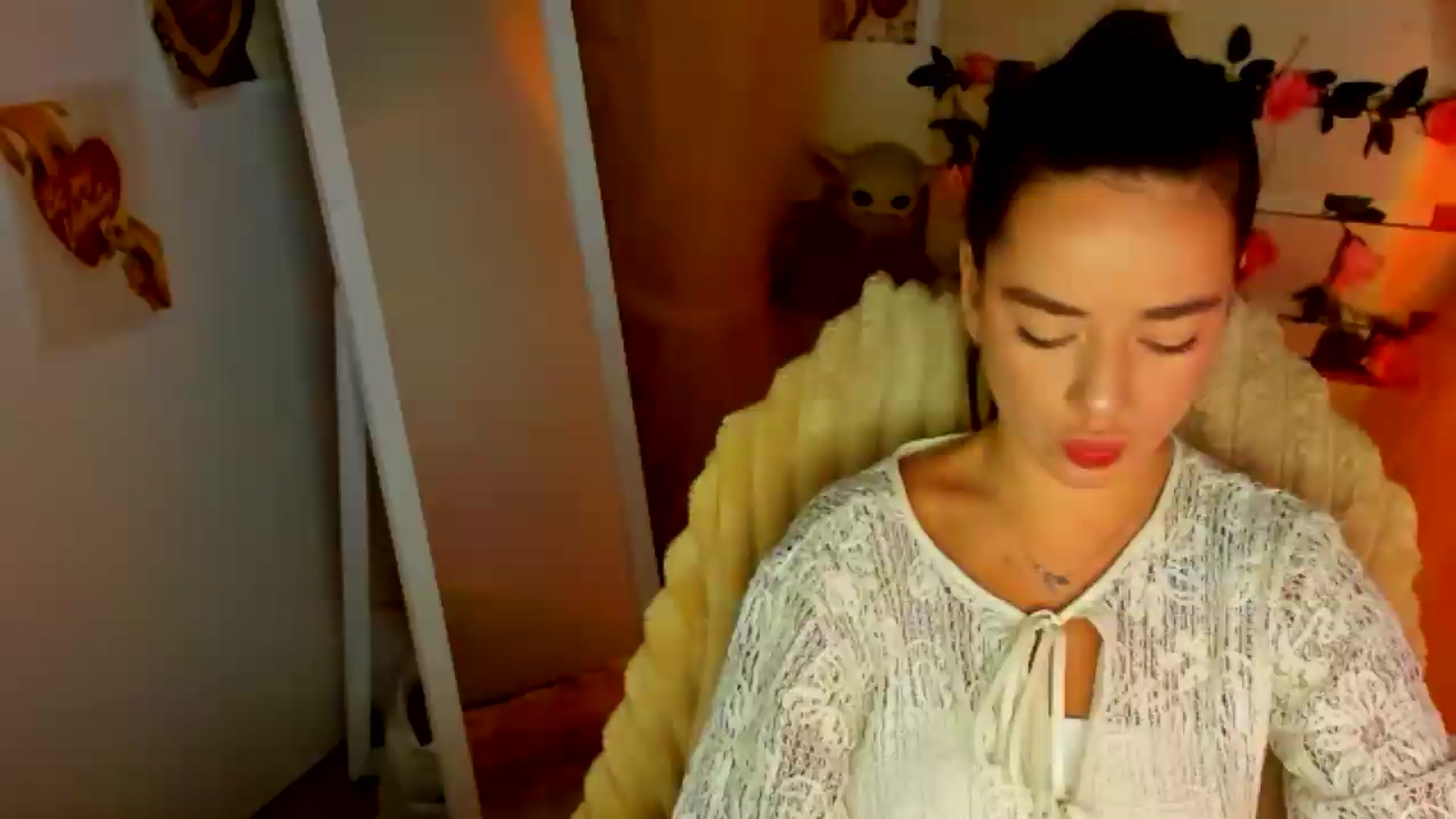 Gallery image thumbnail from KiraLove's myfreecams stream on, 06/25/2026, 08:06 image 19 of 20
