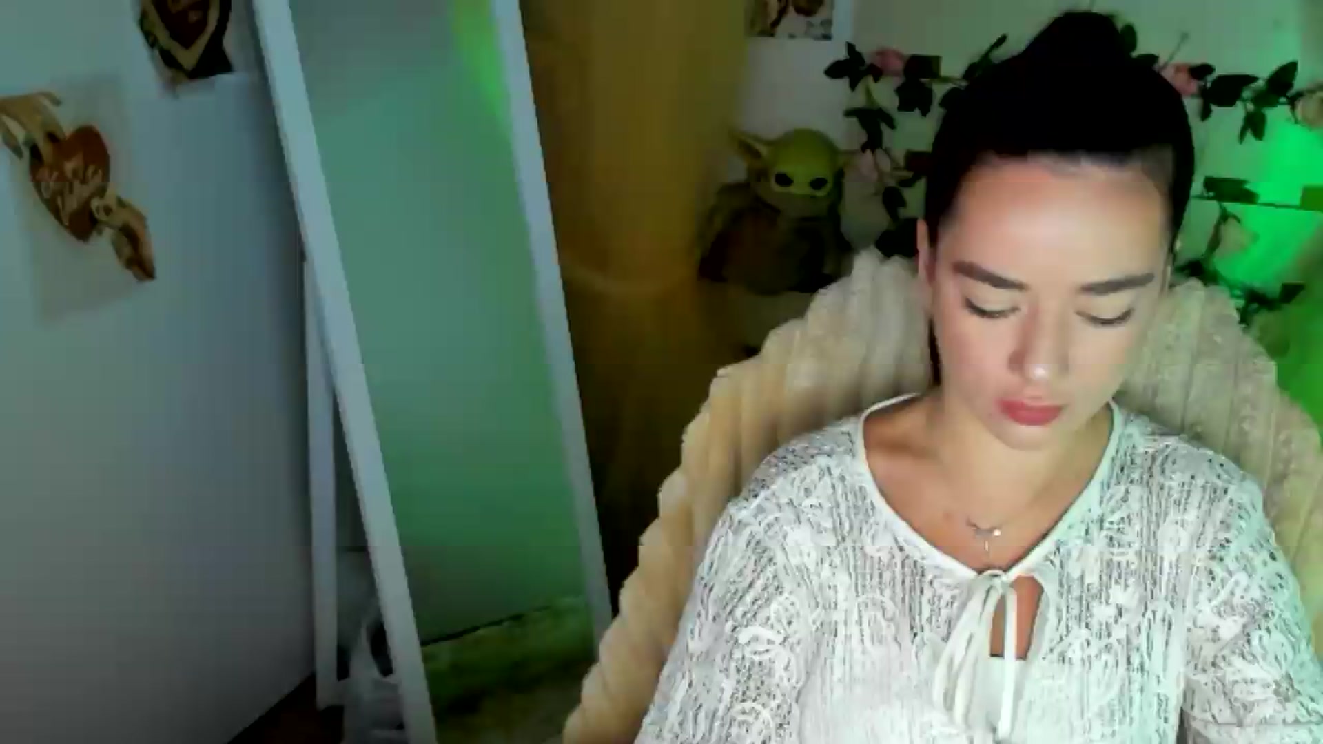 Gallery image thumbnail from KiraLove's myfreecams stream on, 06/25/2026, 08:06 image 18 of 20