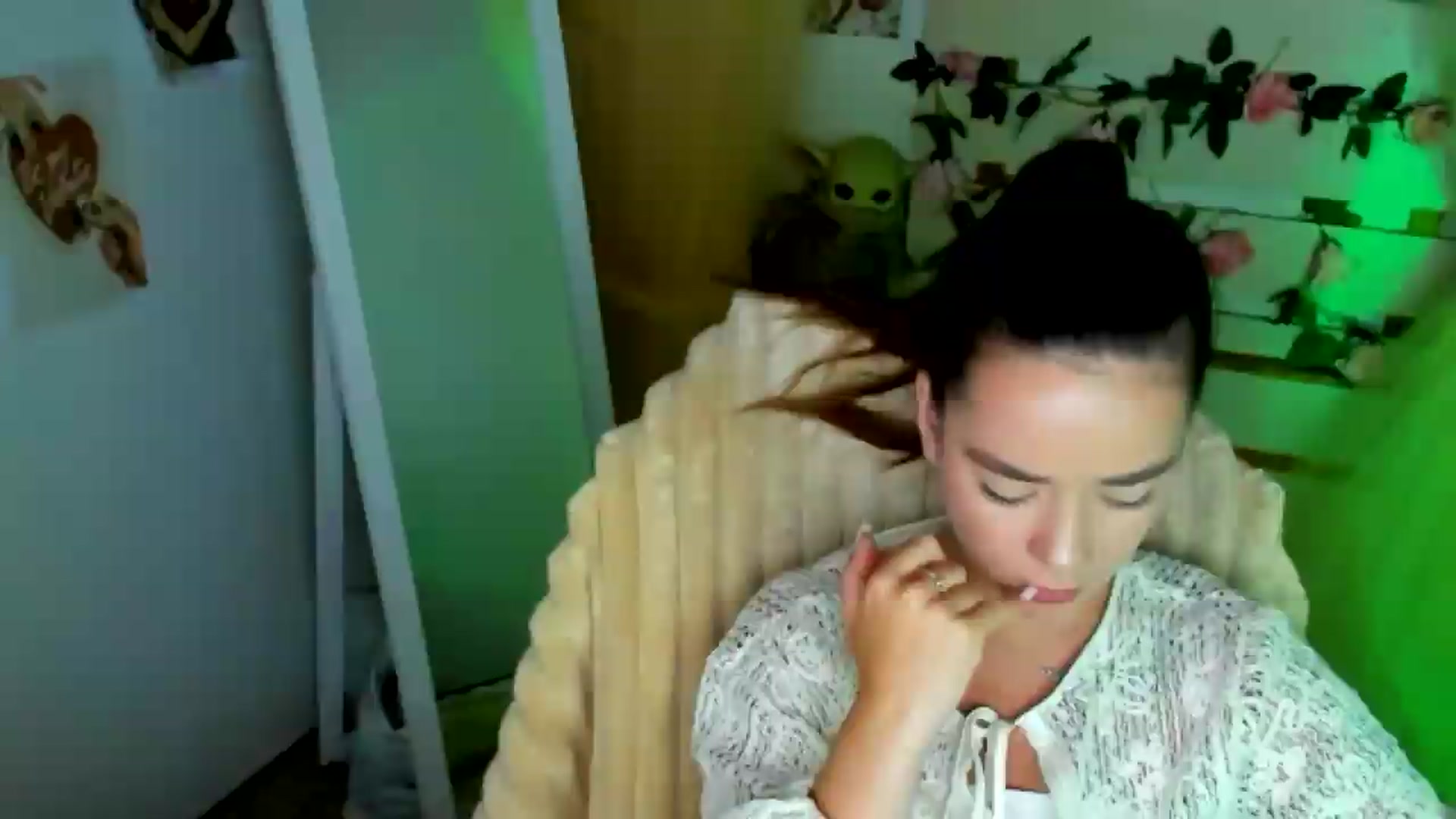 Gallery image thumbnail from KiraLove's myfreecams stream on, 06/25/2026, 10:35 image 15 of 20
