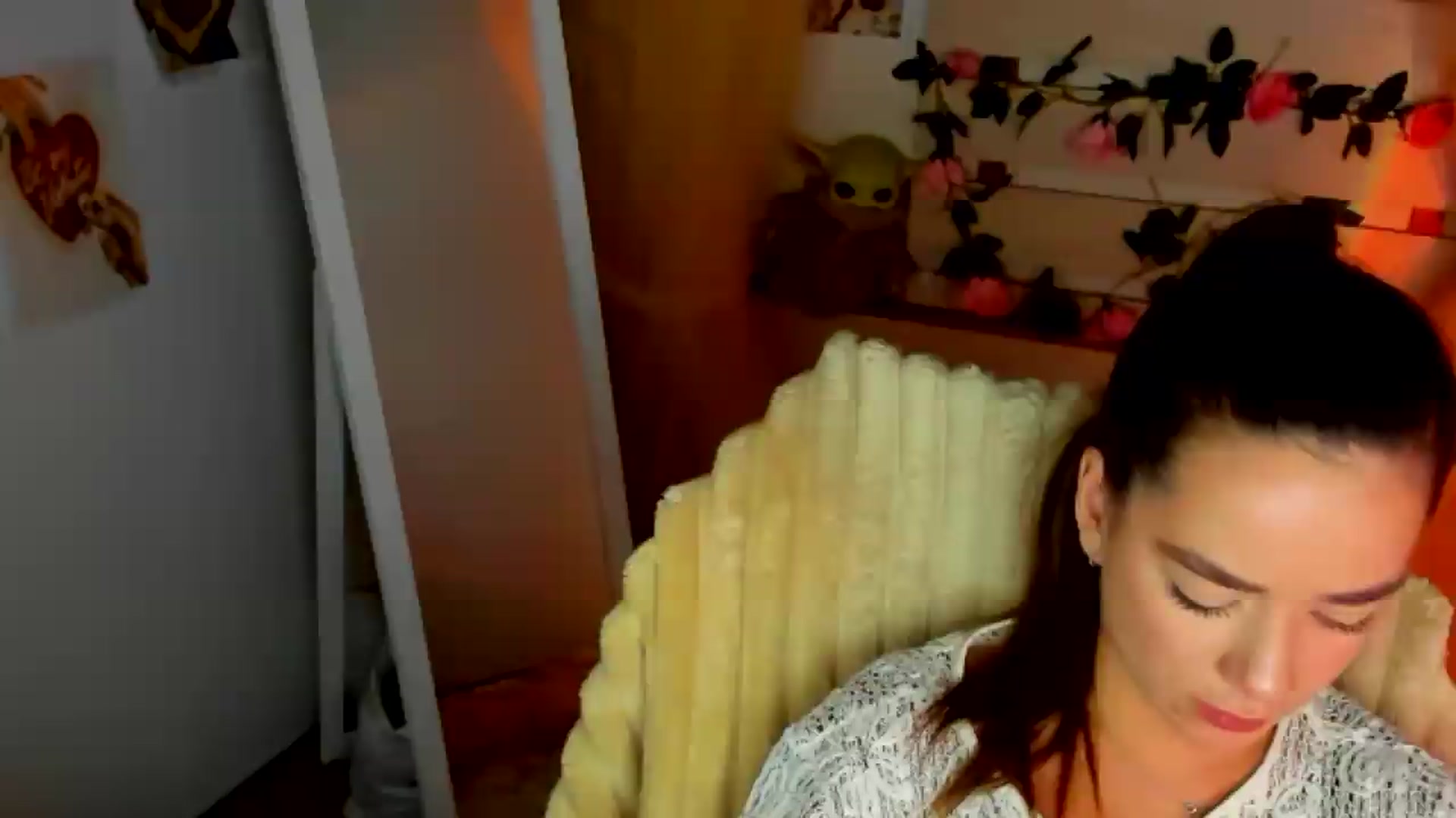 Gallery image thumbnail from KiraLove's myfreecams stream on, 06/25/2026, 10:35 image 16 of 20