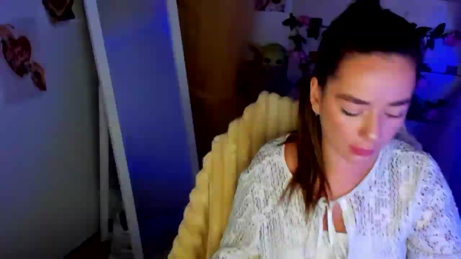 Gallery image thumbnail from KiraLove's myfreecams stream on, 06/25/2026, 10:35 image 19 of 20