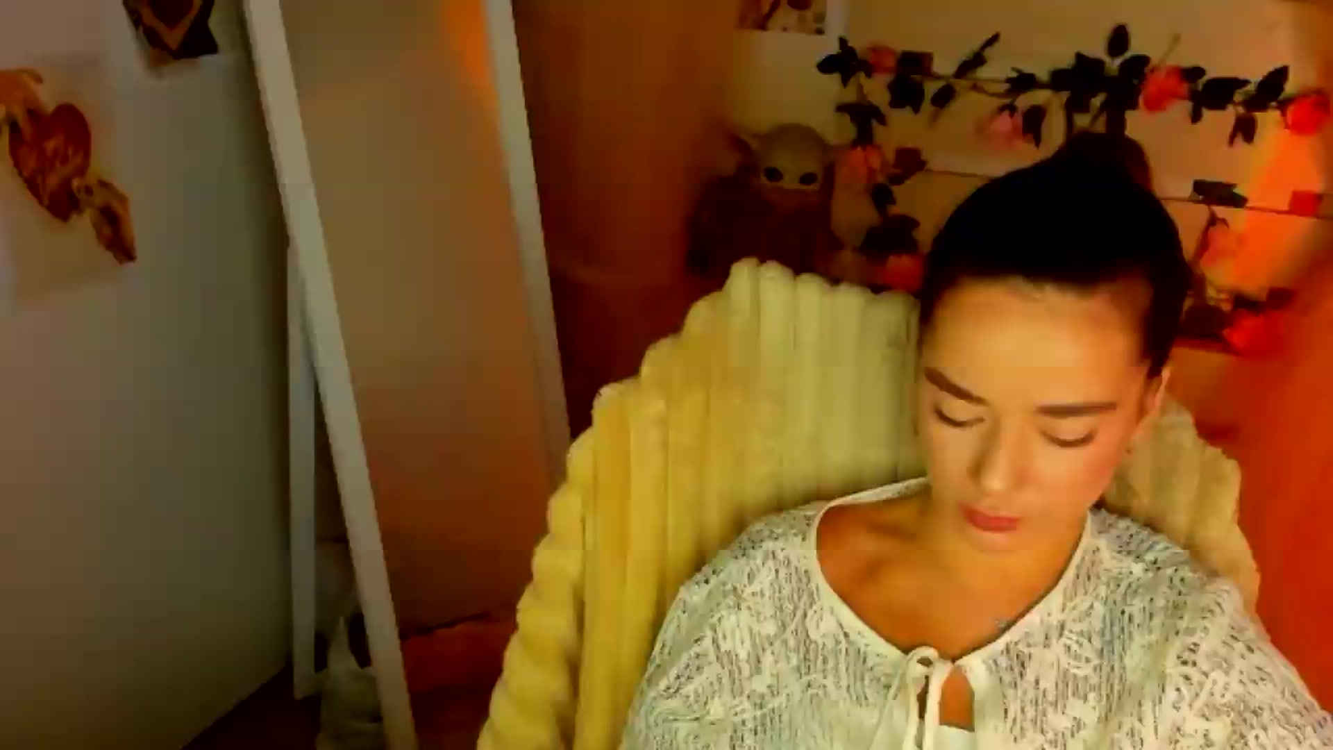 Gallery image thumbnail from KiraLove's myfreecams stream on, 06/25/2026, 10:35 image 14 of 20