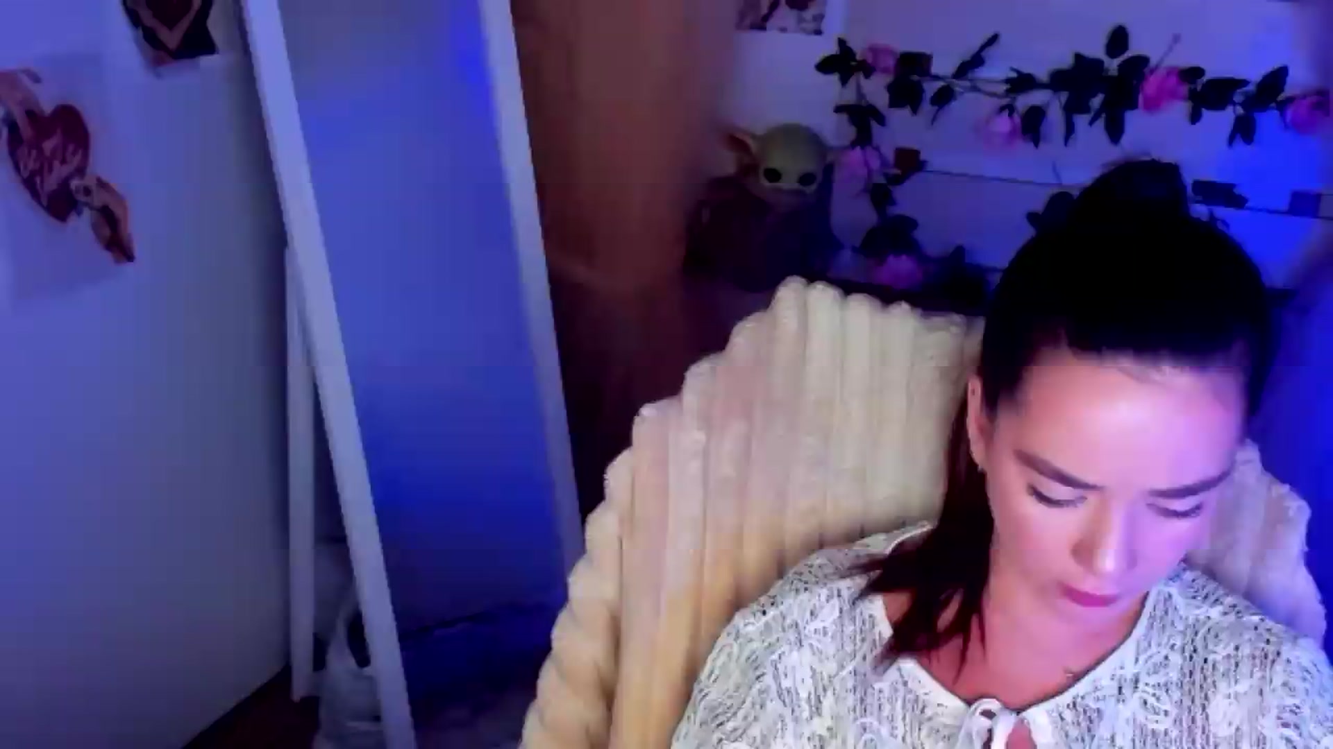 Gallery image thumbnail from KiraLove's myfreecams stream on, 06/25/2026, 10:35 image 17 of 20