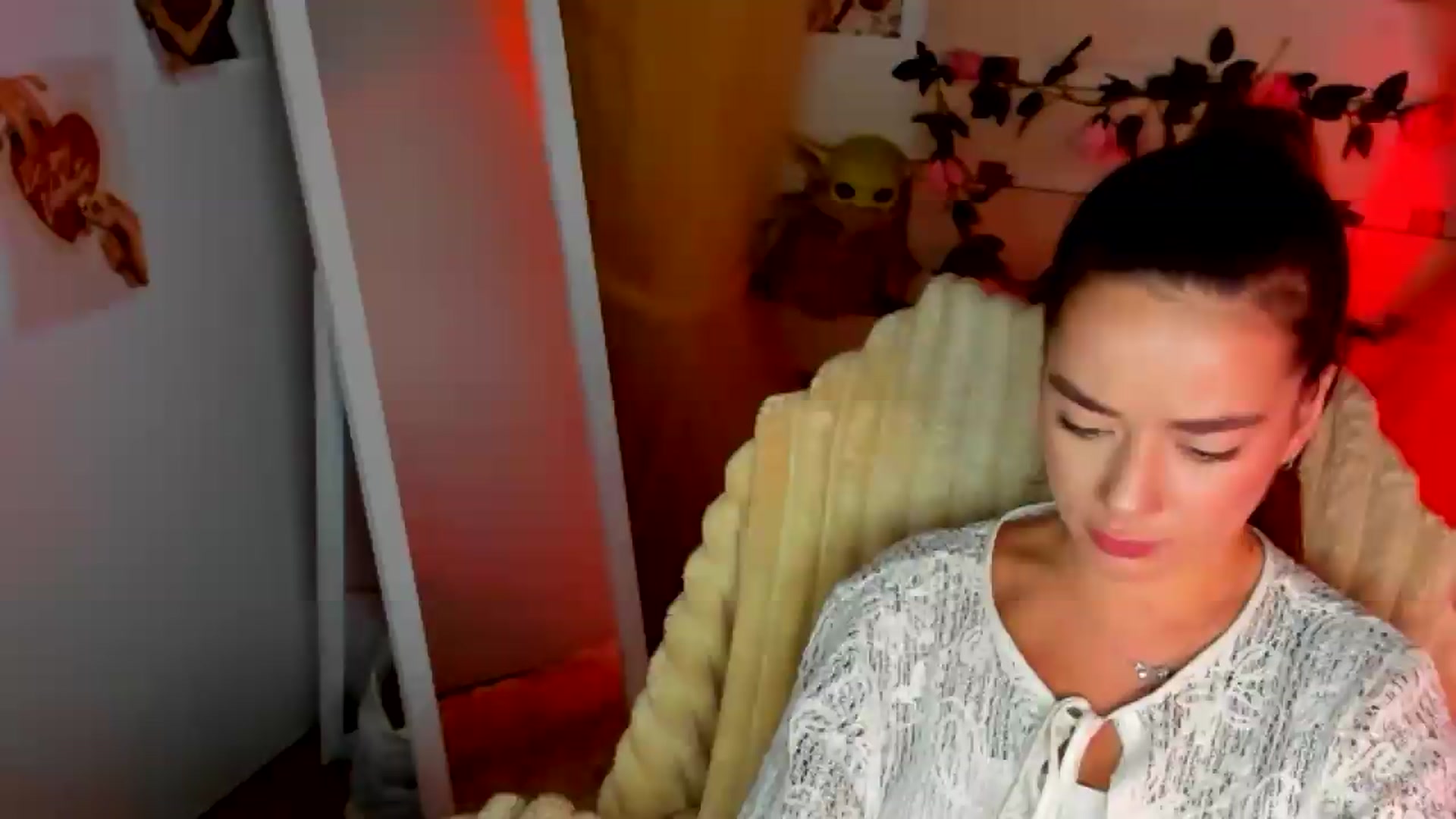 Gallery image thumbnail from KiraLove's myfreecams stream on, 06/25/2026, 10:35 image 11 of 20