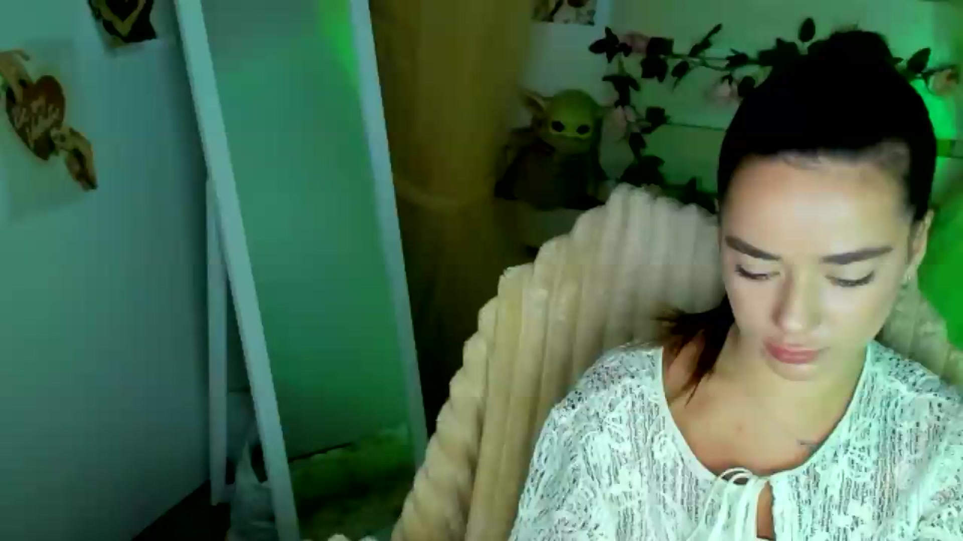 Gallery image thumbnail from KiraLove's myfreecams stream on, 06/25/2026, 10:35 image 20 of 20