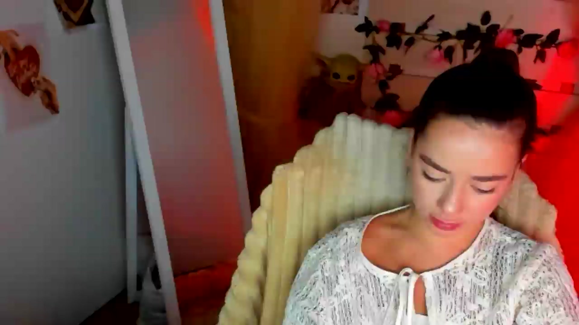 Gallery image thumbnail from KiraLove's myfreecams stream on, 06/25/2026, 10:35 image 13 of 20