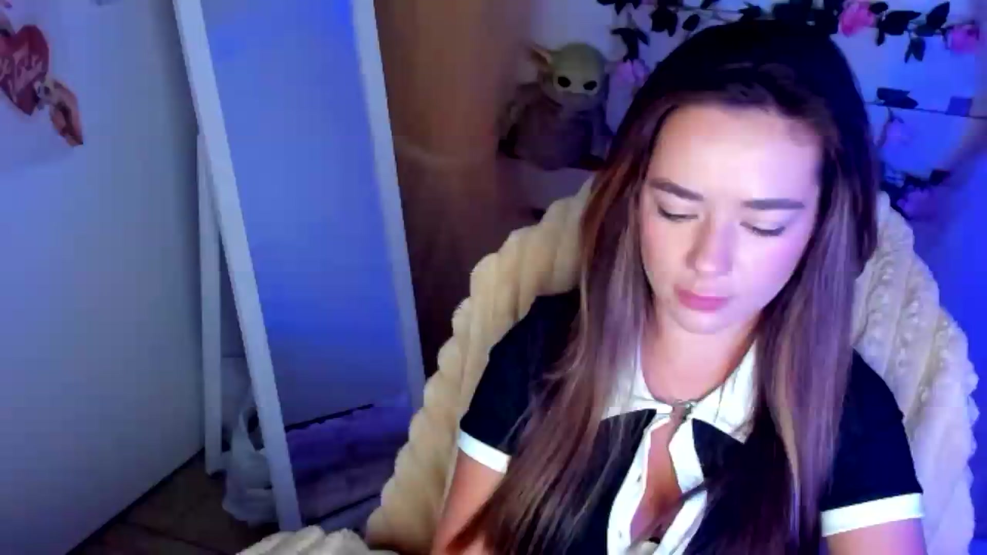 Gallery image thumbnail from KiraLove's myfreecams stream on, 06/26/2026, 09:55 image 19 of 20