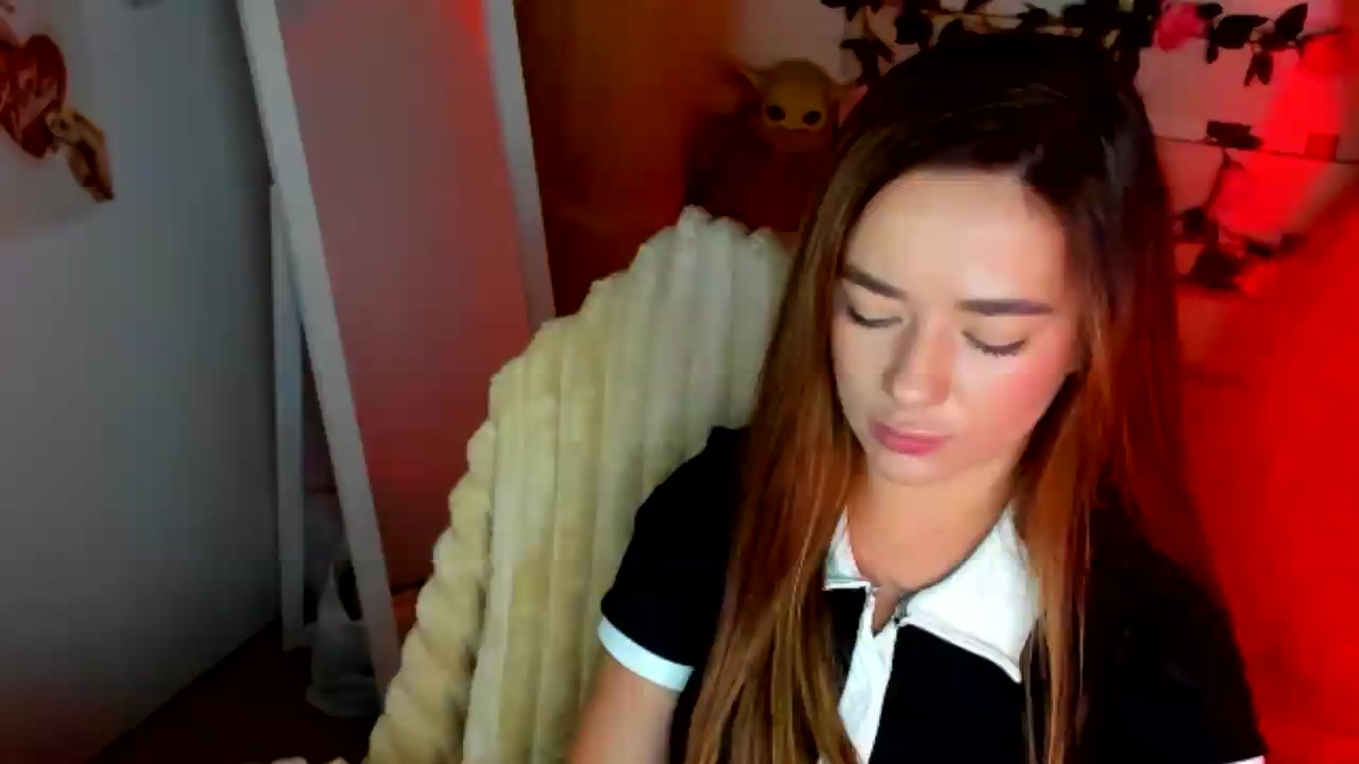 Gallery image thumbnail from KiraLove's myfreecams stream on, 06/26/2026, 09:55 image 5 of 20