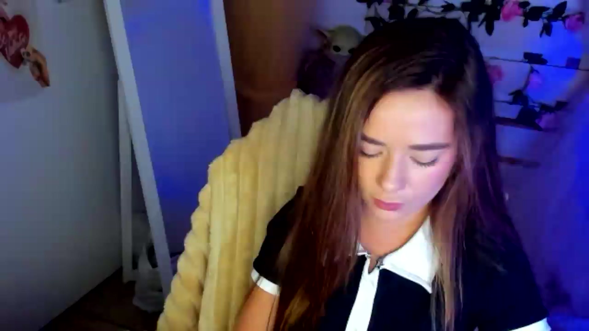 Gallery image thumbnail from KiraLove's myfreecams stream on, 06/26/2026, 09:55 image 4 of 20