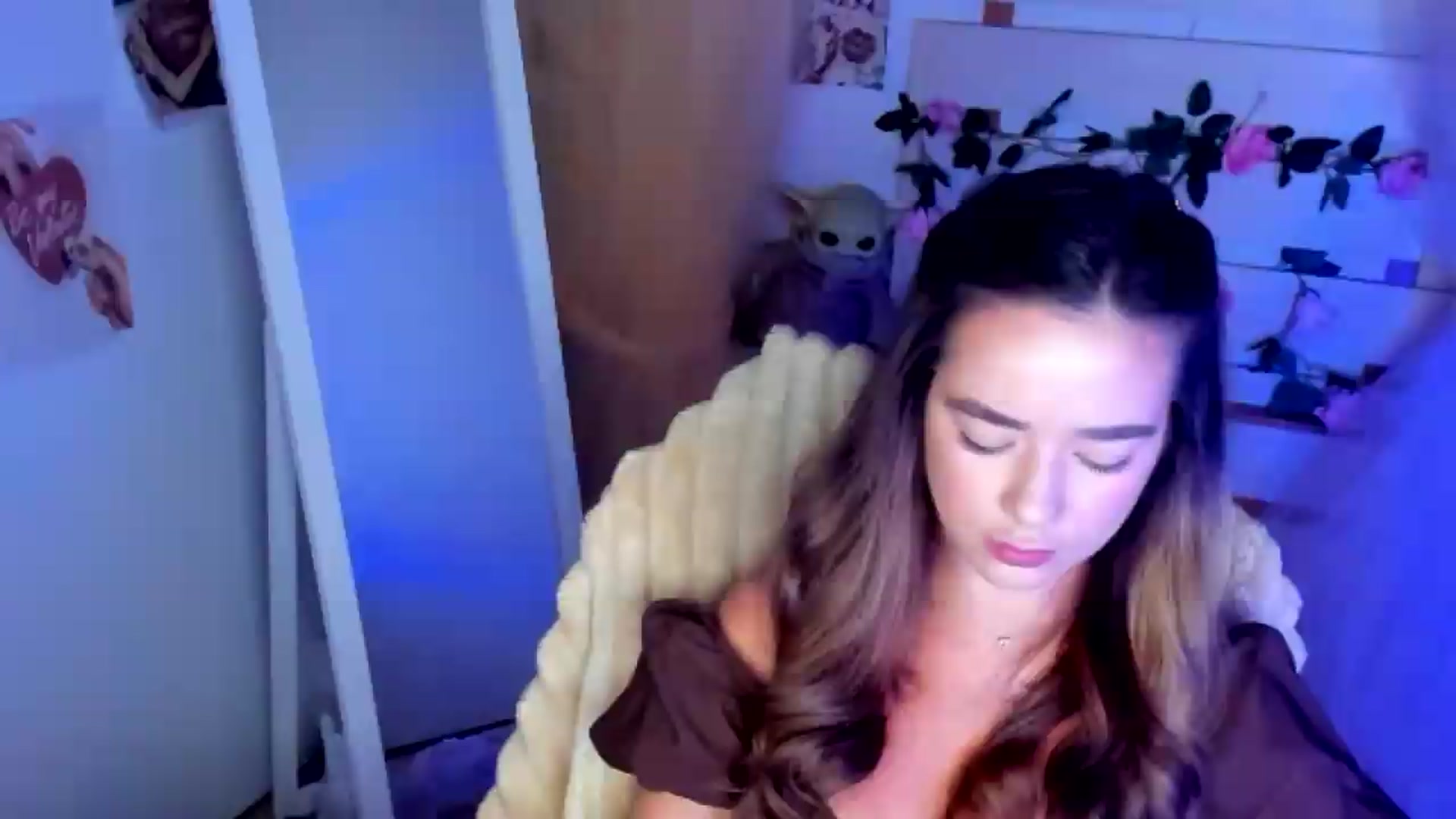 Gallery image thumbnail from KiraLove's myfreecams stream on, 06/29/2026, 08:08 image 20 of 20