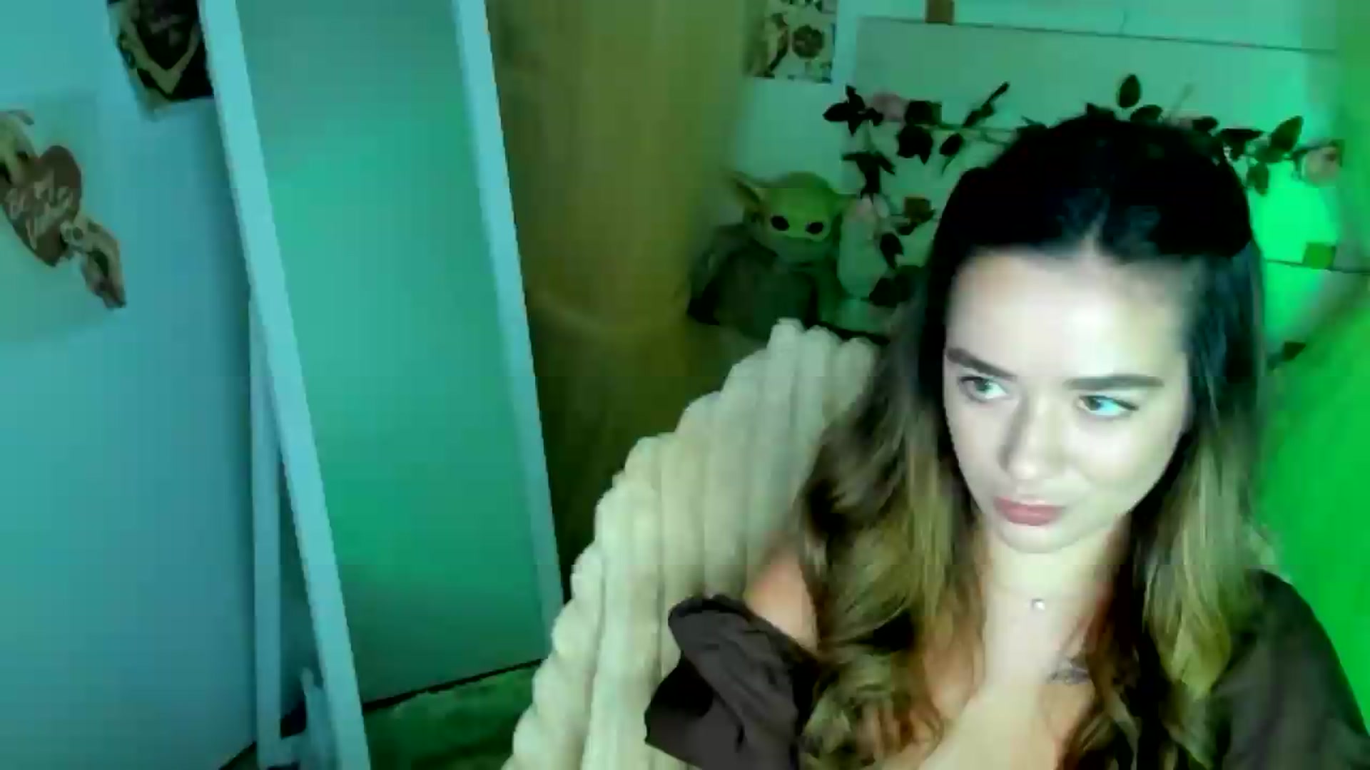 Gallery image thumbnail from KiraLove's myfreecams stream on, 06/29/2026, 08:08 image 9 of 20