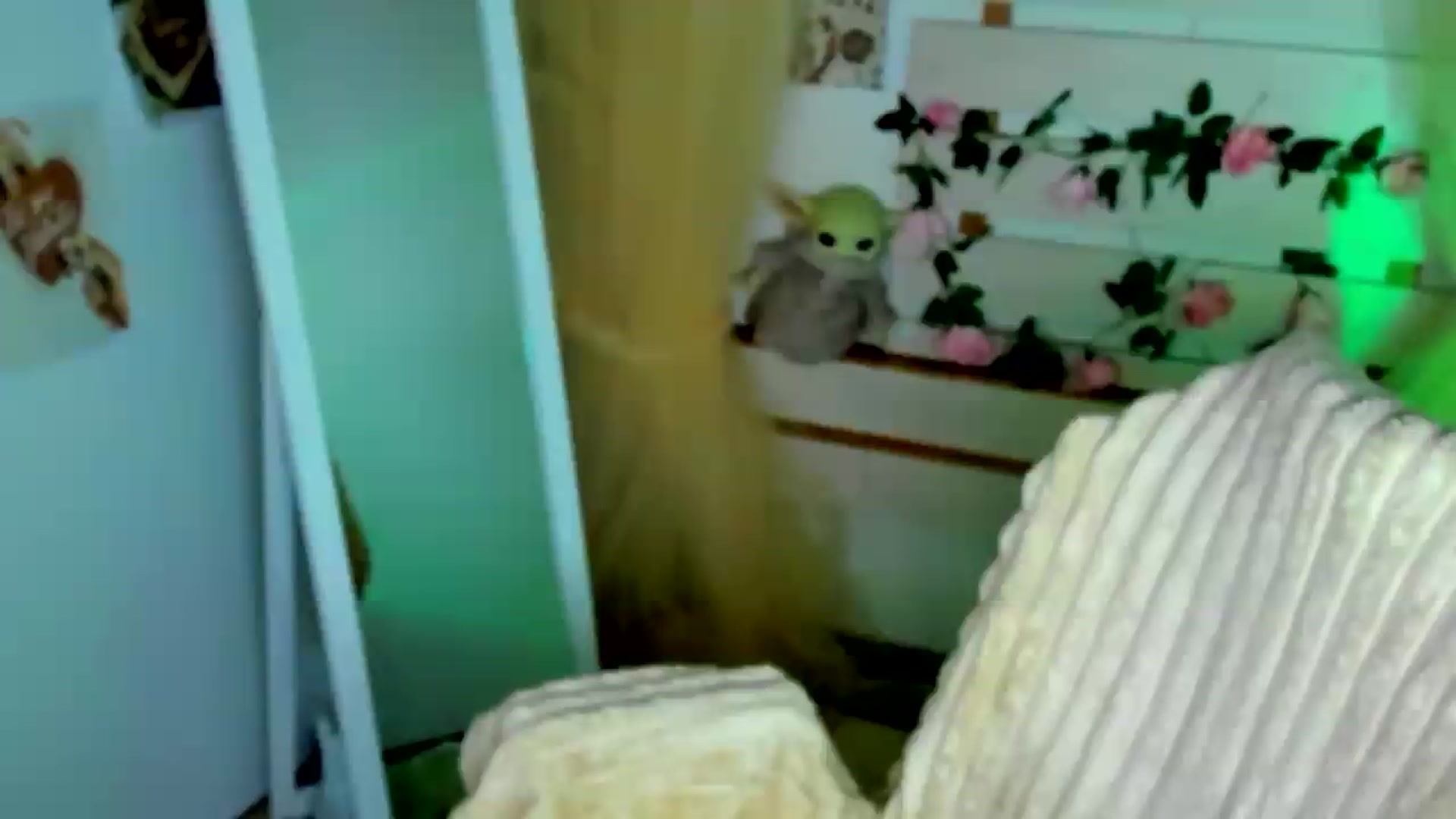 Gallery image thumbnail from KiraLove's myfreecams stream on, 06/29/2026, 08:08 image 15 of 20