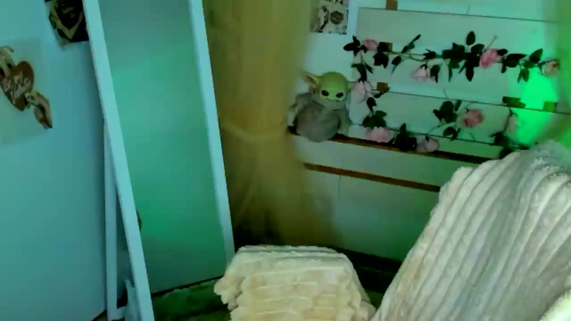Gallery image thumbnail from KiraLove's myfreecams stream on, 06/29/2026, 08:08 image 12 of 20